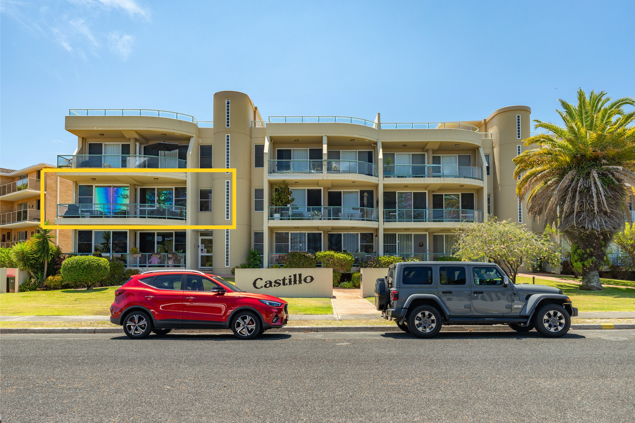 Exterior Photo with Unit Highlighted (2).png