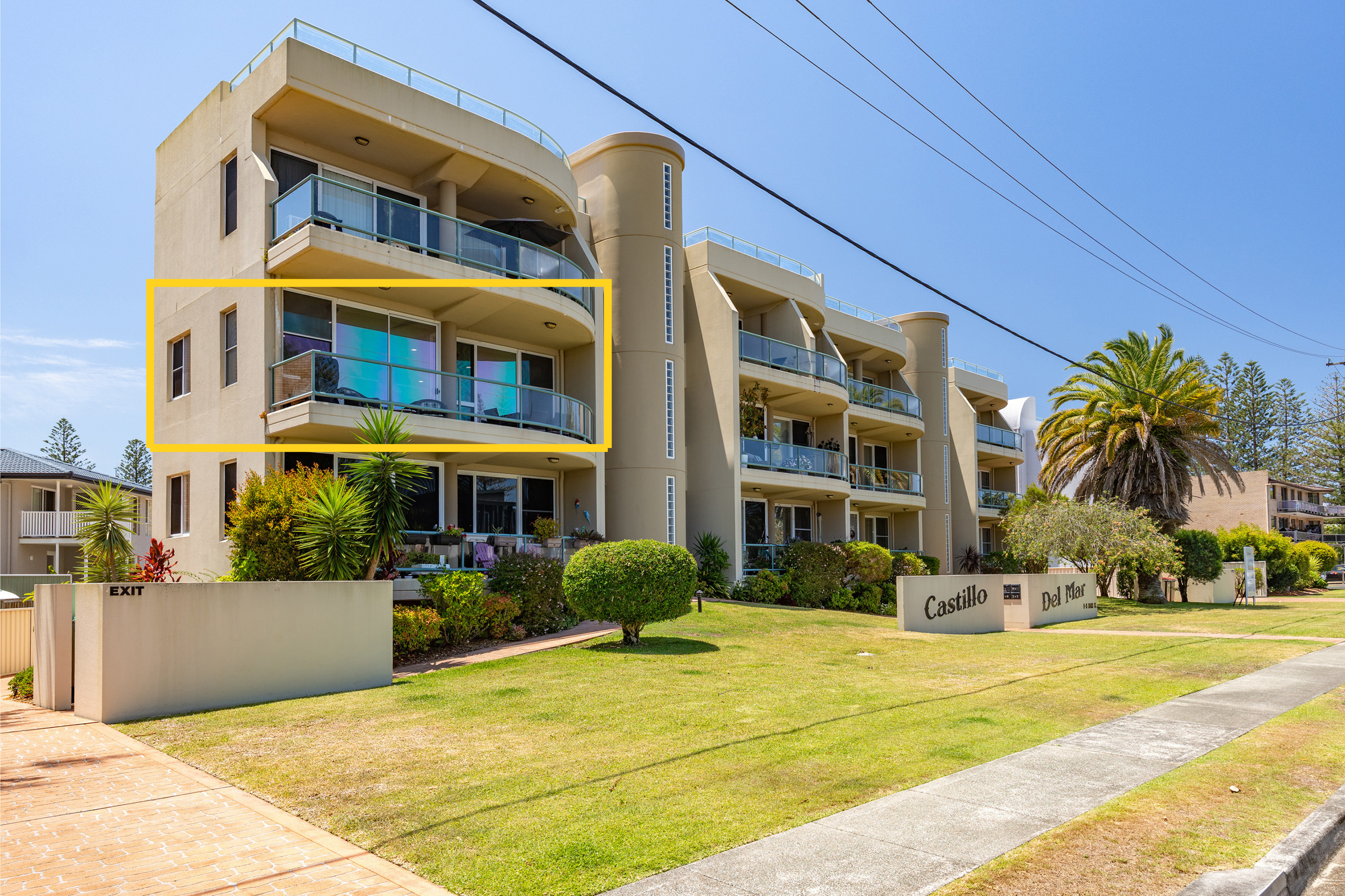 Exterior Photo with Unit Highlighted.png