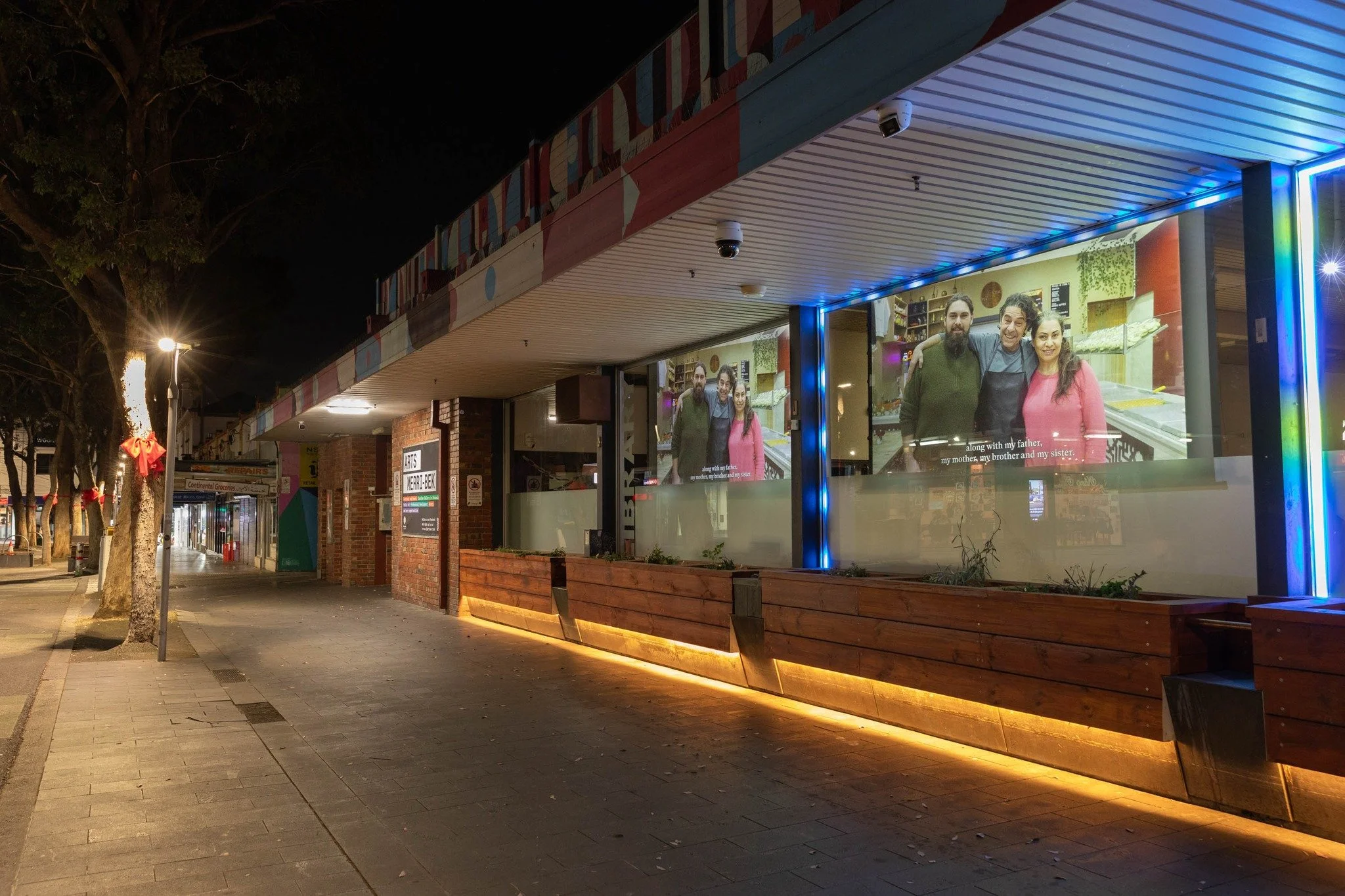 🔦 Projection perfection 🔦

Traders' stories light up the night thanks to this collab with @centralcoburg @merri_bekcitycouncil and Coburg Library.

📸 @simon_aubor