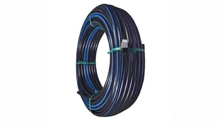 Cable de fibra óptica enrollado, negro con detalles azules.