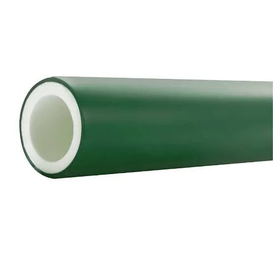 Tubo de tubería de color verde con extremo blanco.