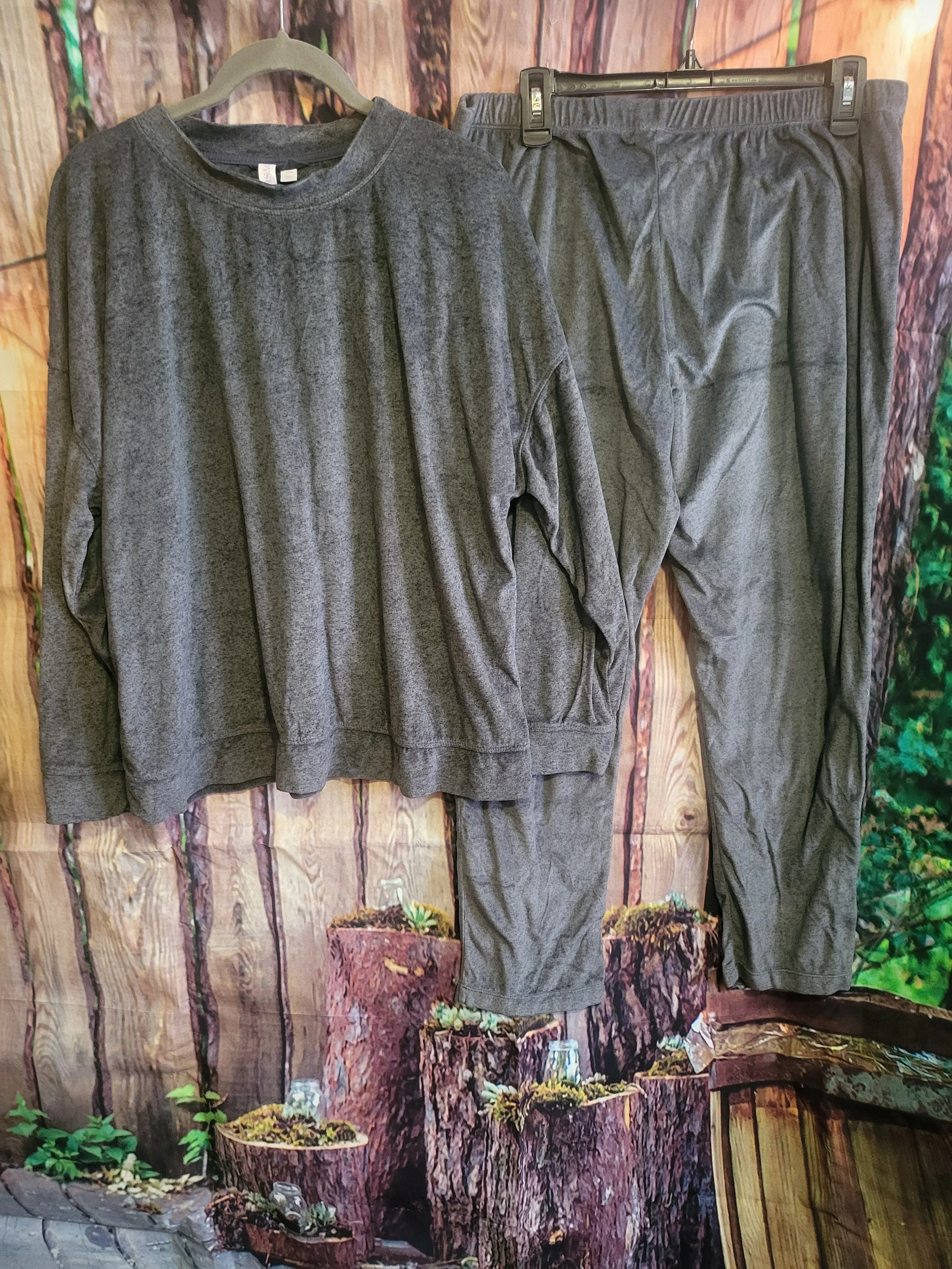 Womens 2 Piece Velour Set- Lg