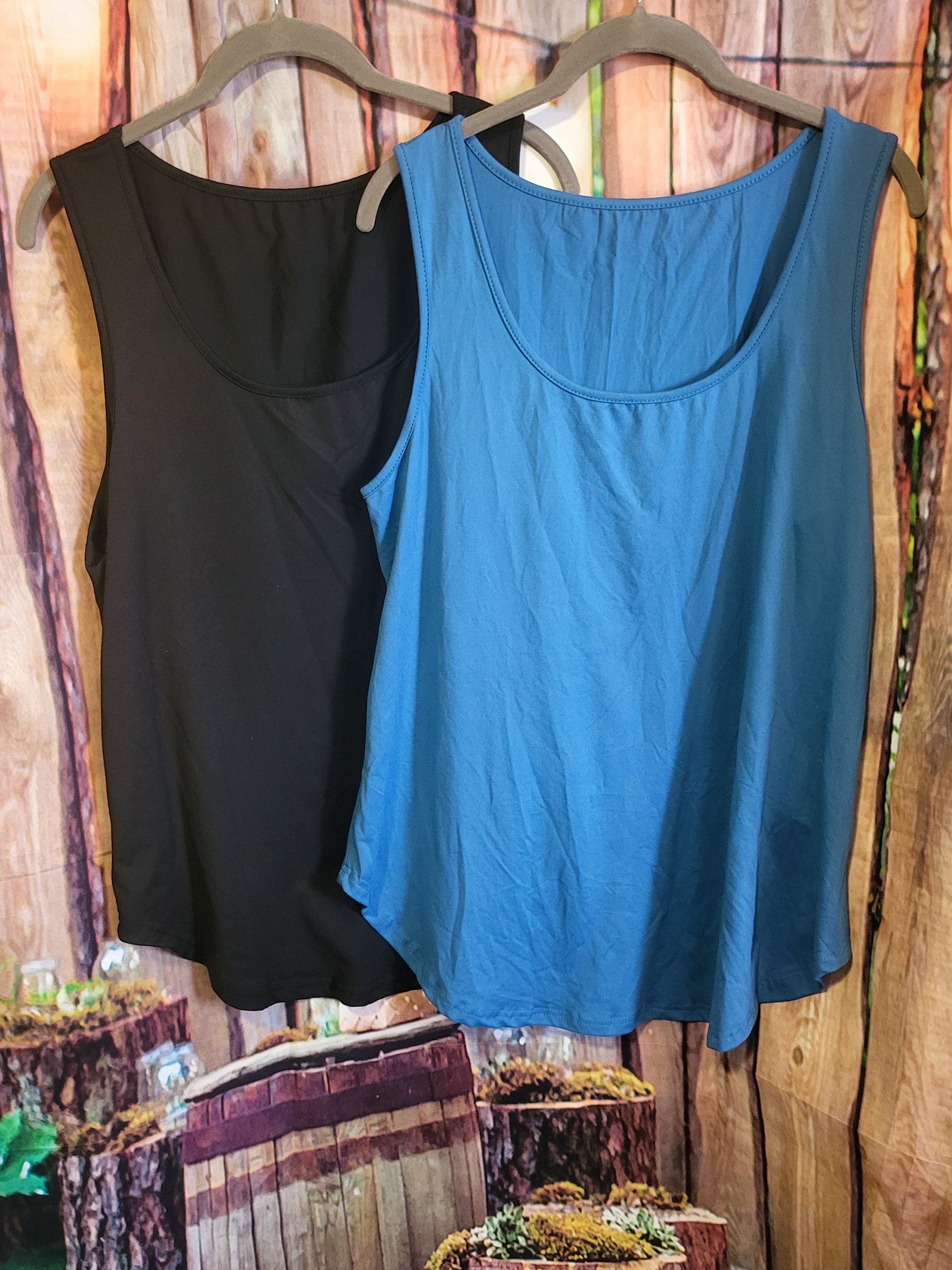 Brand New Womens Tank Tops Set of 2- 1XL