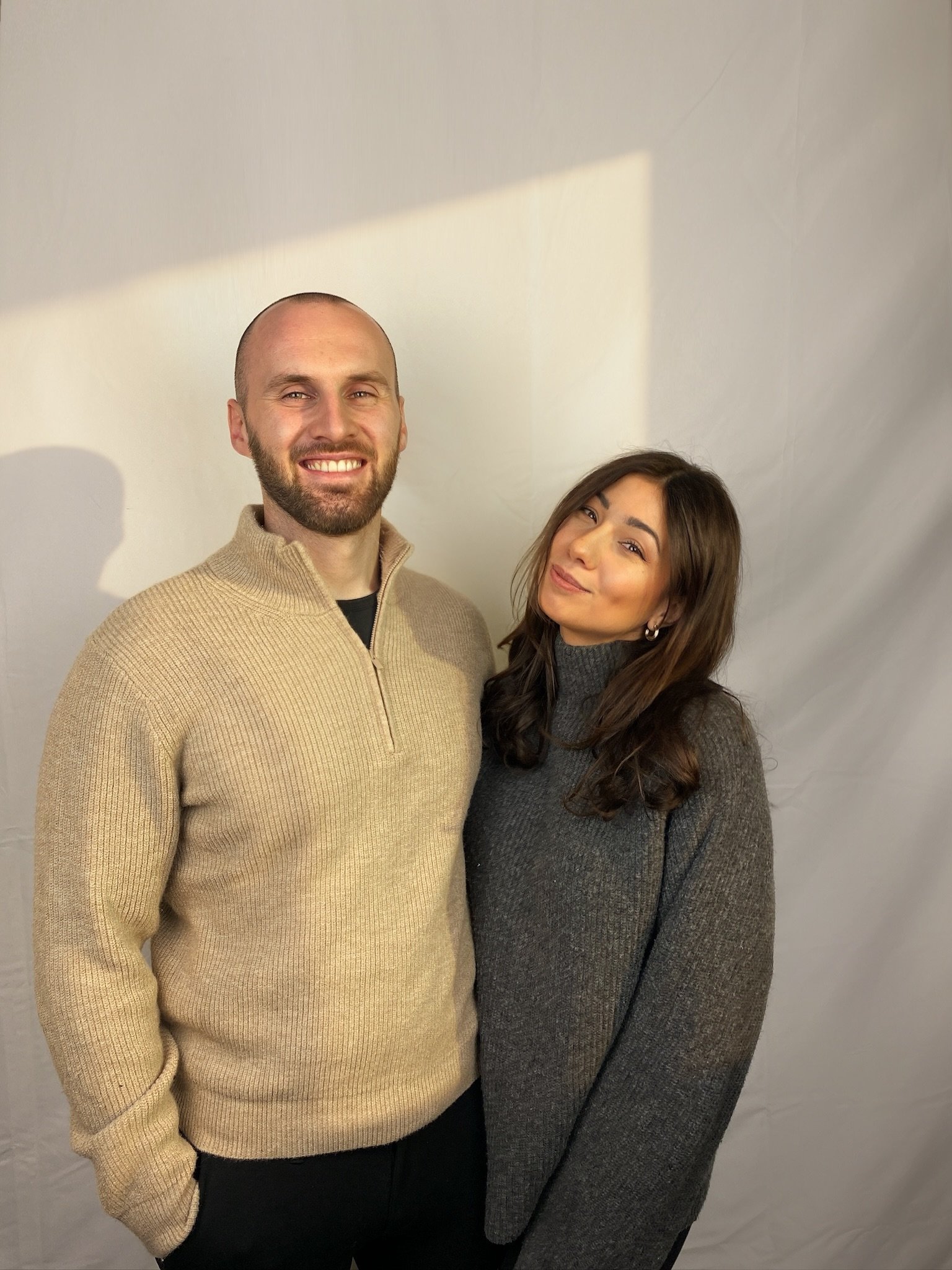 Patricia und Marius, die Gründer von Zwischen Gut & Genug, auf der Suche nach mehr Klarheit im Alltag