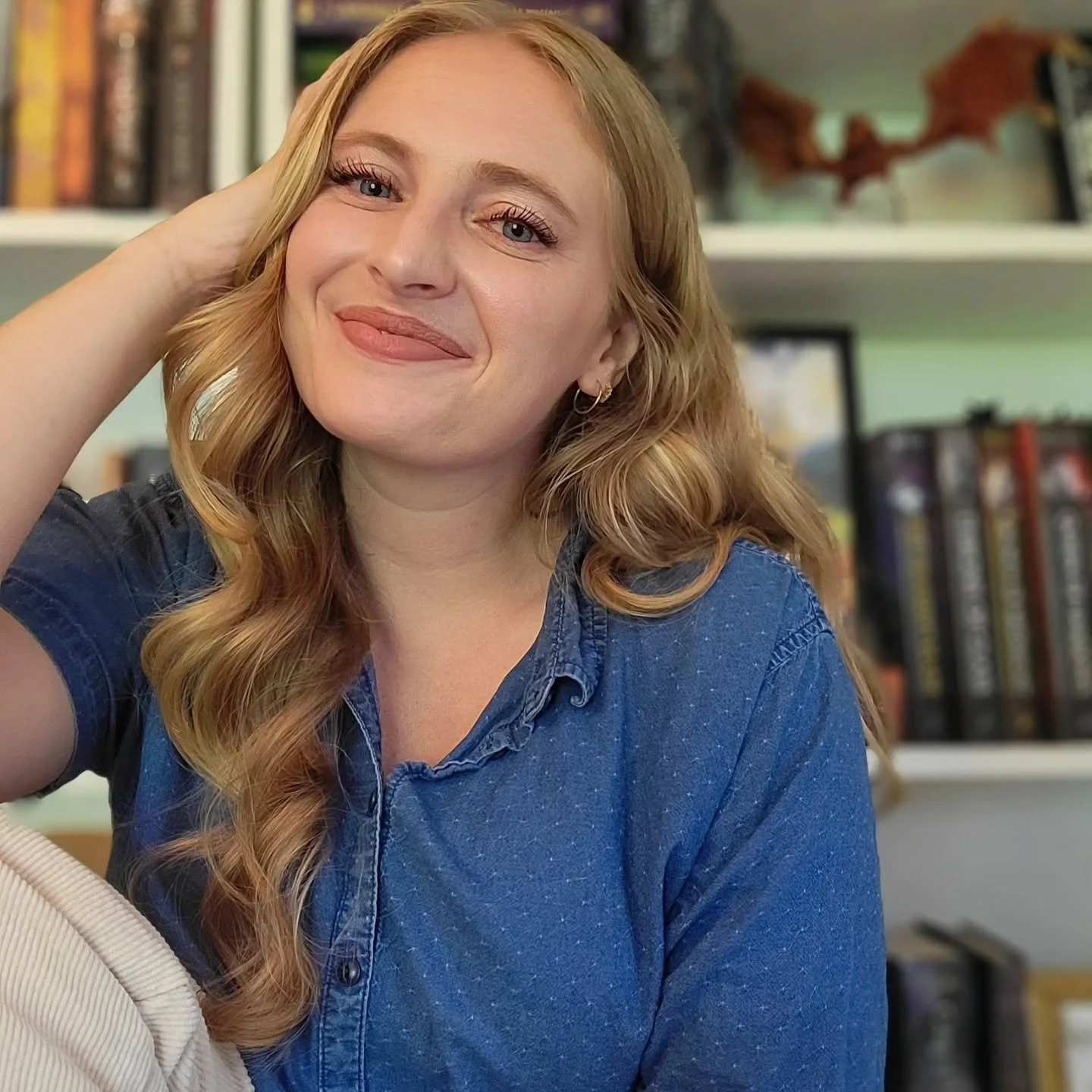 Hi there, I'm Alyssa! I'm a romantic fantasy author *finally* getting around to posting on social media, but better late than never?? To celebrate, here's a list of random facts about me that may or may not interest you: 

✨️I wrote my first book at 