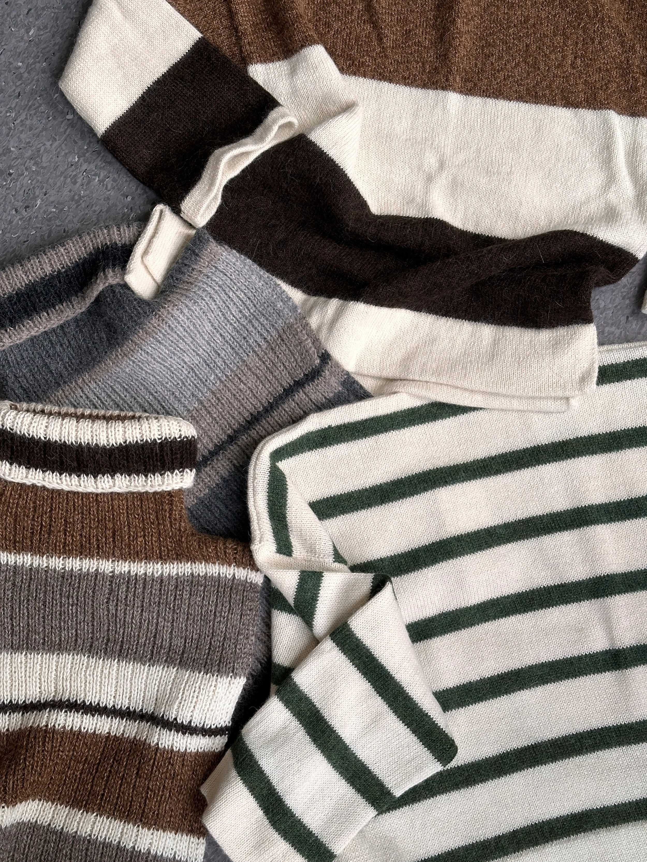Bilder av ulike strikkede gensere og klær med forskjellige striper og farger.