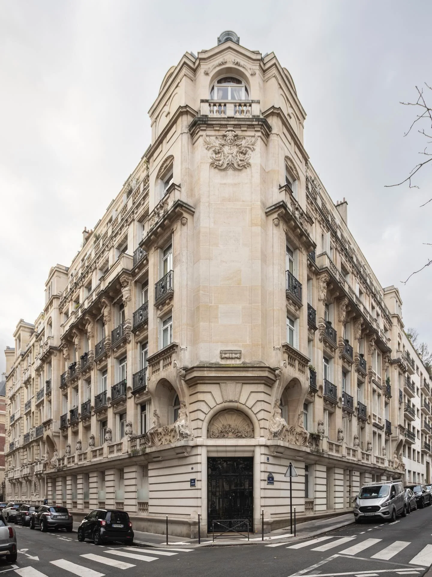 Capturing the elegance of Parisian architecture and the heritage Maestra works to preserve and elevate.

#Maestra #Architecture #ParisArchitecture #brandcontent