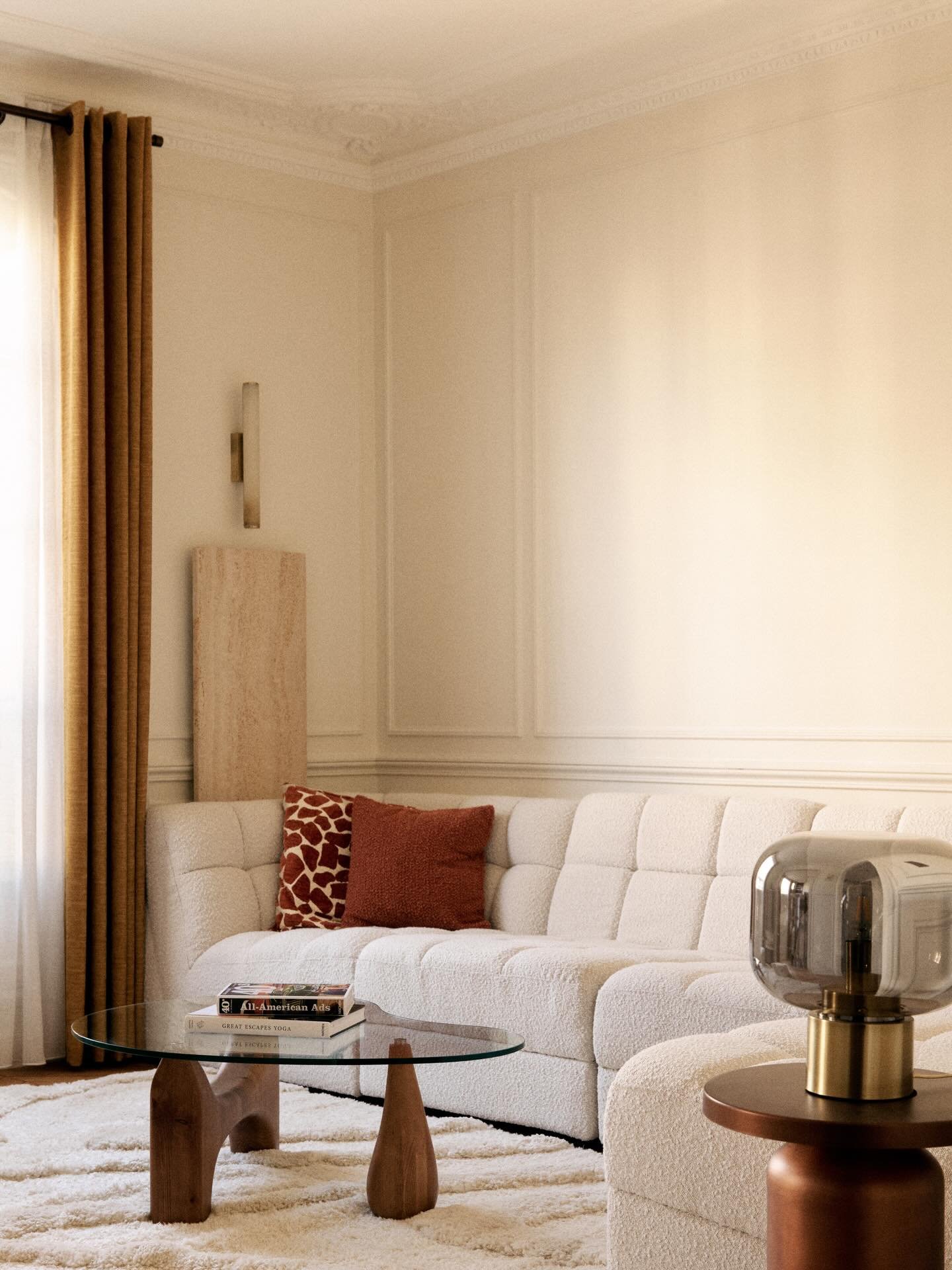 When renovation meets editorial standards. Visual direction by Stevenson &amp; Co for Aurelia R&eacute;novation.

📷 : @oracle_paris

#StevensonAndCo #AureliaRenovation #HighEndRenovation #EditorialInteriors #DesignExecution