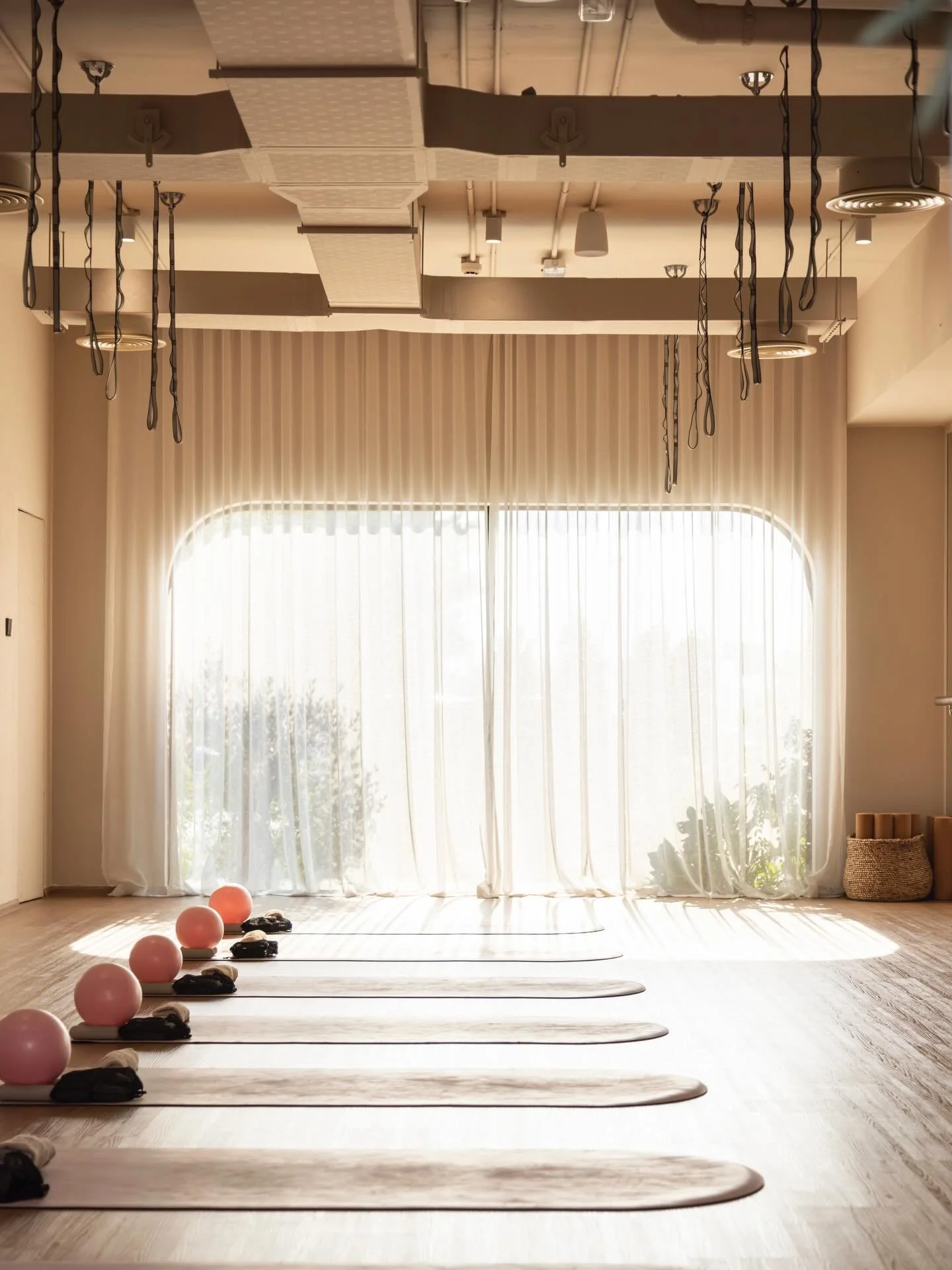 A space that makes you want to slow down.

We produced this shoot for @plumestudio.ae with @camillepayat to capture the feeling of being there as much as the design itself.

📸 @camillepayat 

#WellnessStudio #InteriorDesign #ShootProduction #Stevens