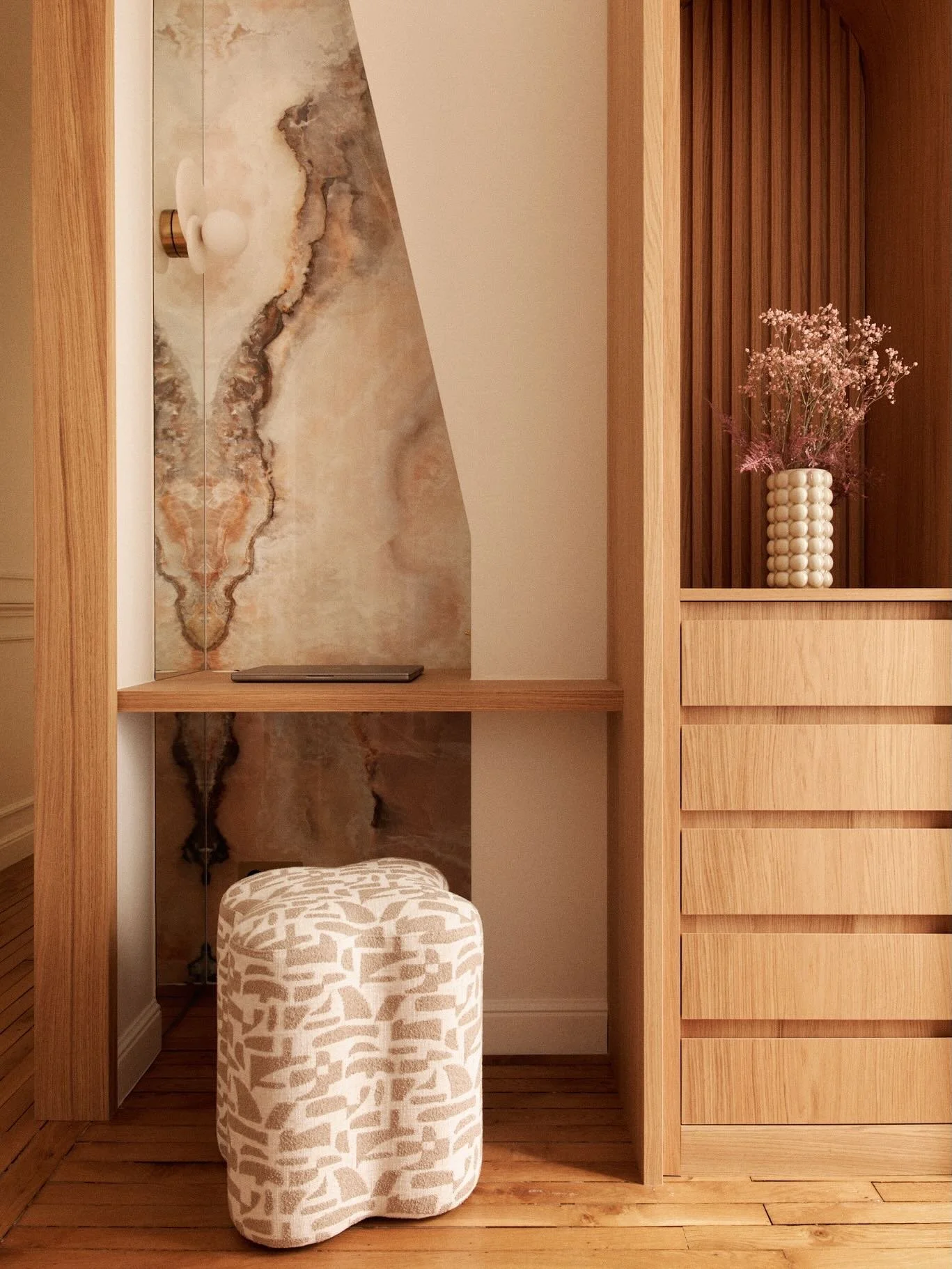 Craftsmanship at its finest.

We produced this shoot with @oracle_paris for @aurelia_renovation to capture the precision and refinement that defines every project they deliver. From the custom oak millwork to the hand-selected stone panels, their sav