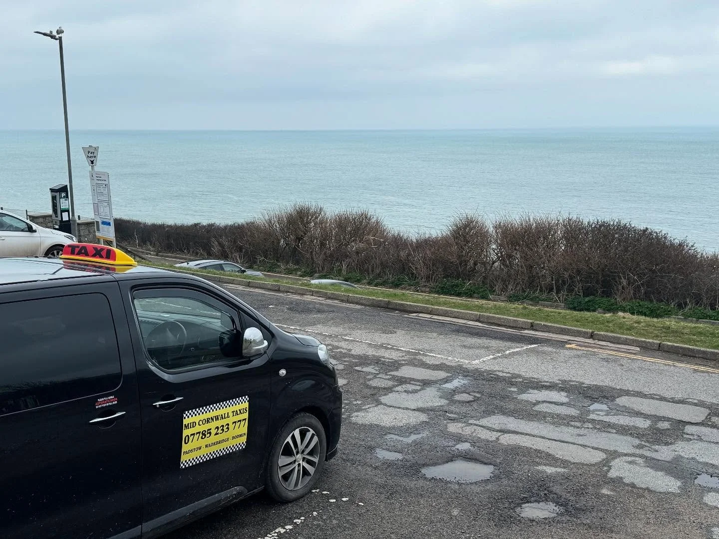 Port Issac
Enjoying a portion of chips and a cold drink @themote_portisaac while our customers enjoy lunch @outlawsnewroad 

#afternoonwalk #southwestcoastalpath #portissac
#7seatertaxi #dogfriendlytaxi 
#afternoonlunch 
#bodmintaxi #Wadebridgetaxi #