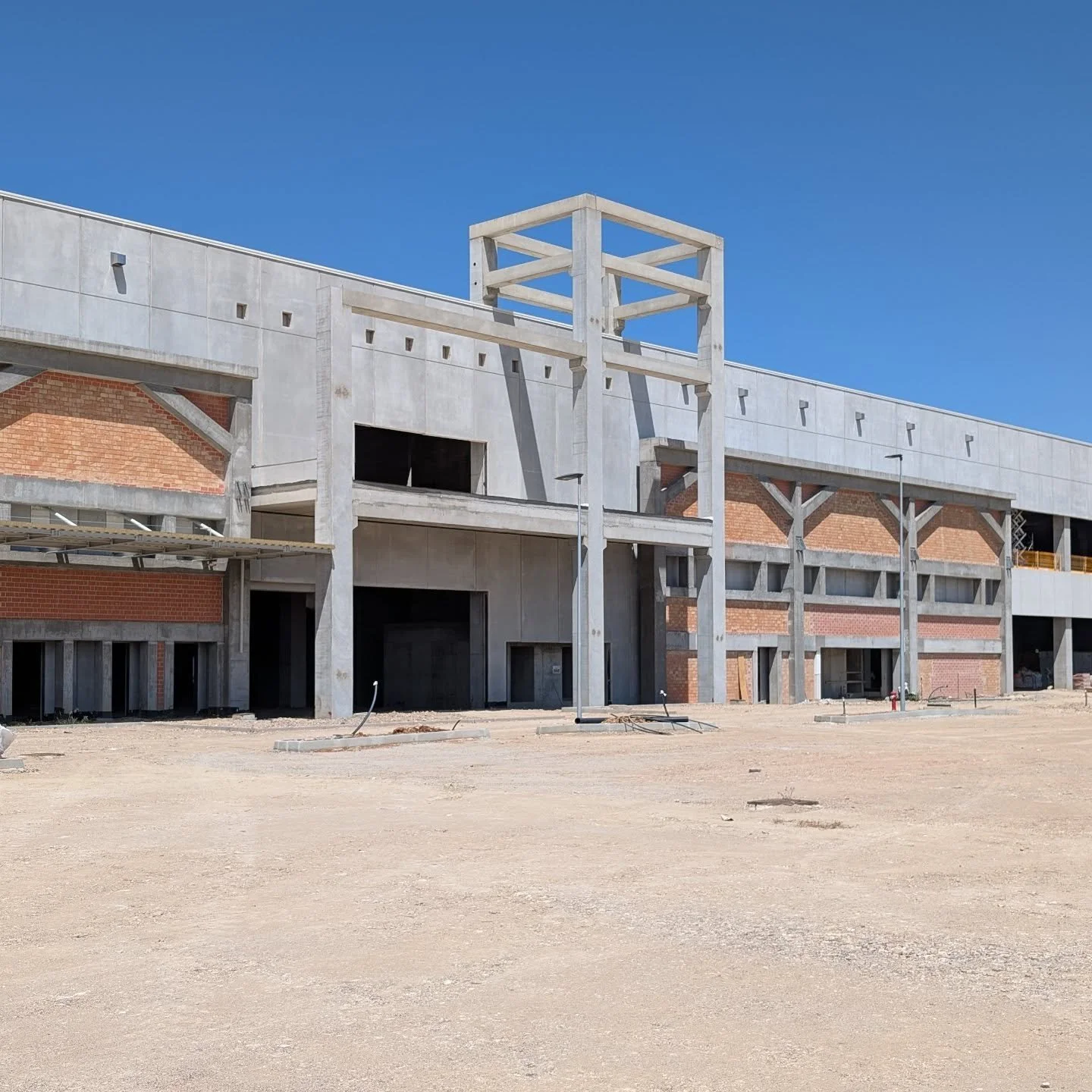cantieri sconfinati.... #cagliari #architettura #elmas #shopping #architecture