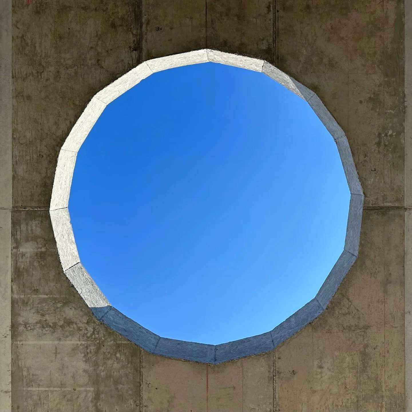 Un nuovo spazio per crescere 🌱
Il cantiere della nuova scuola dell&rsquo;infanzia a Quartucciu (CA) prende forma.
---
A new space to grow 🌱
The construction site of the new kindergarten in Quartucciu (Italy) is taking shape.

#scuolainfanzia #archi