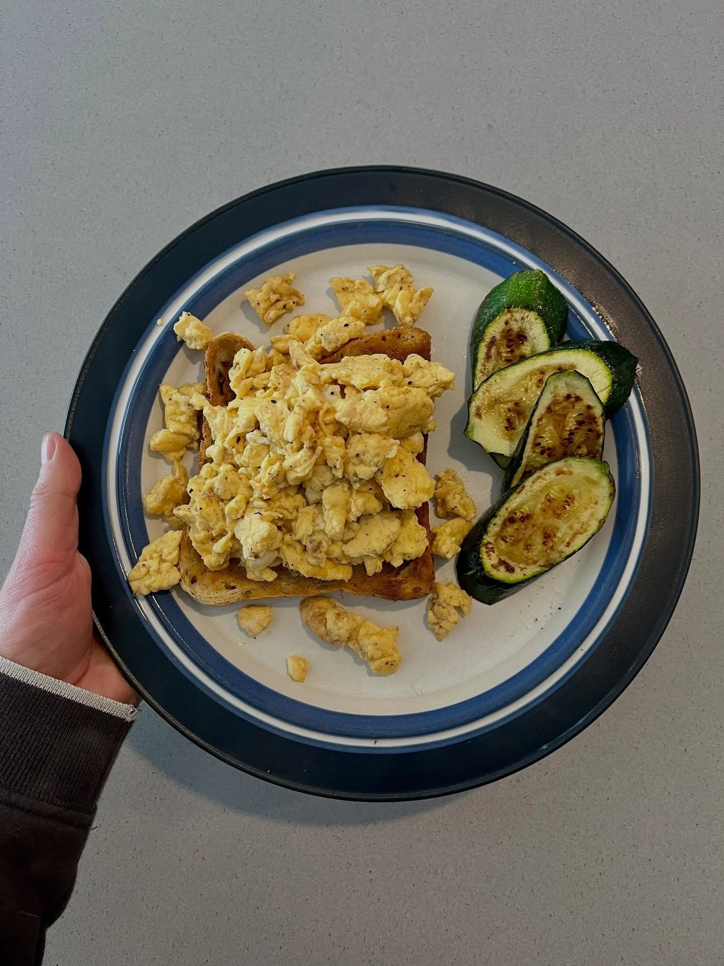 Saturday lunch, when you&rsquo;re short on time and it&rsquo;s food shop day ✨ 
#healthyeating #healthylifestyle #healthyhabits #mindfuleating #wholesomenutrition