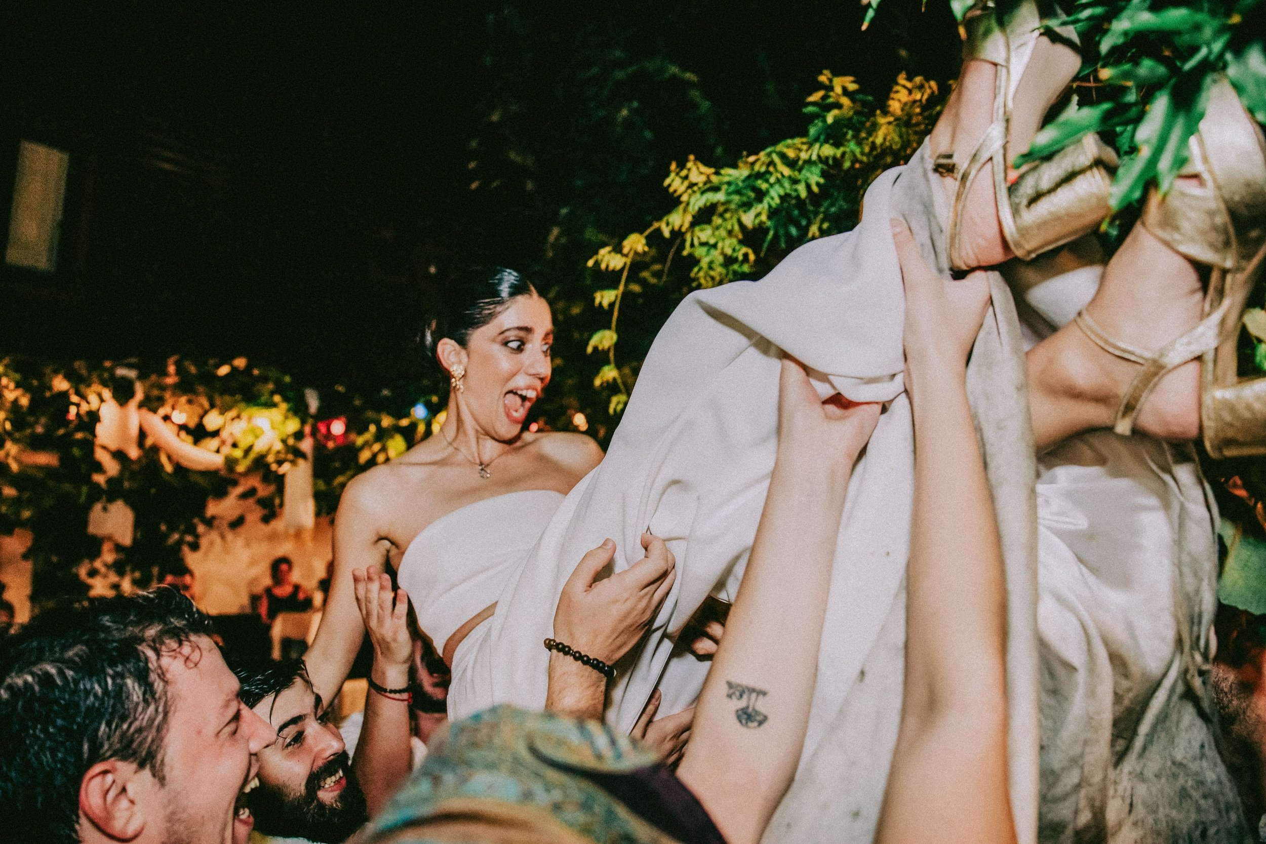 Party like nobody is watching 💃🏻🕺🏻
.
.
.
#giritlimeyhanesi #twowedco #hitthedancefloor