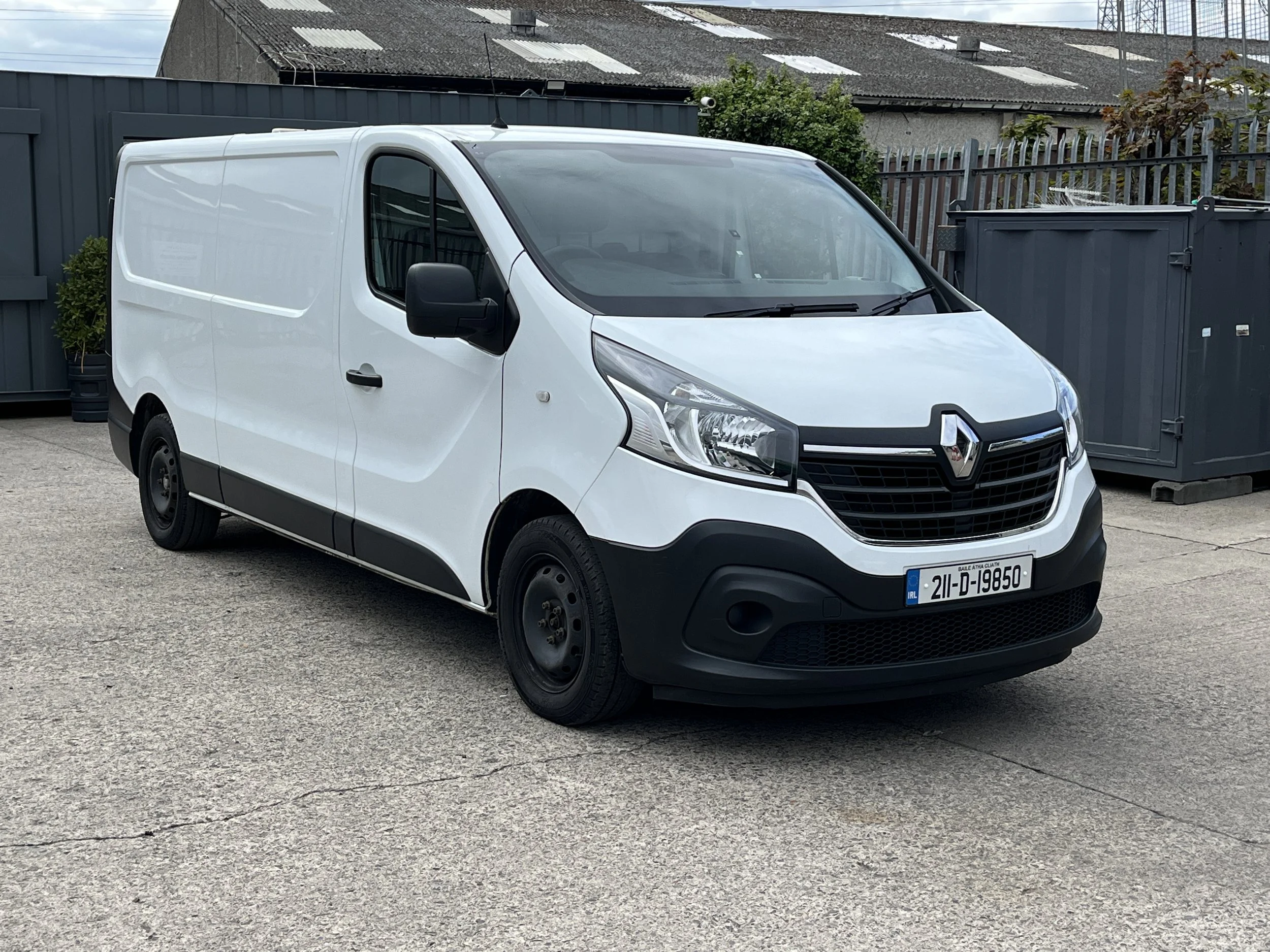 2021 Renault Trafic 2.0dci LWB 186km €8950