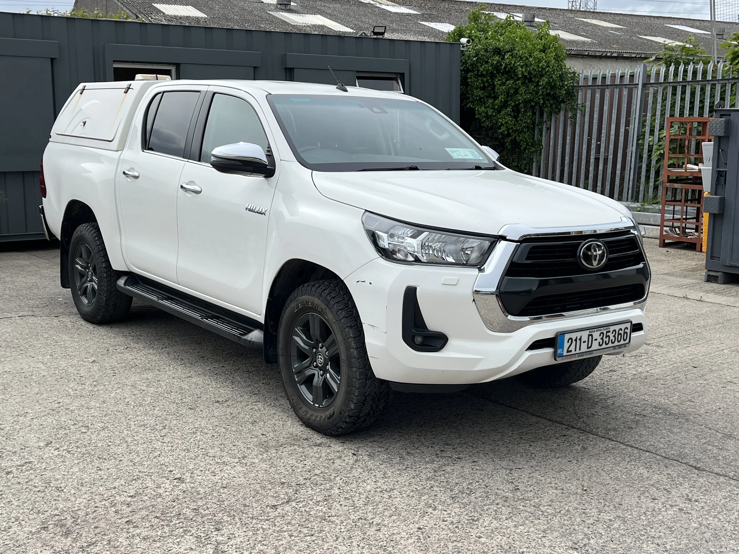 2021 toyota hilux 2.4 sr5 crew cab 198km    €27500