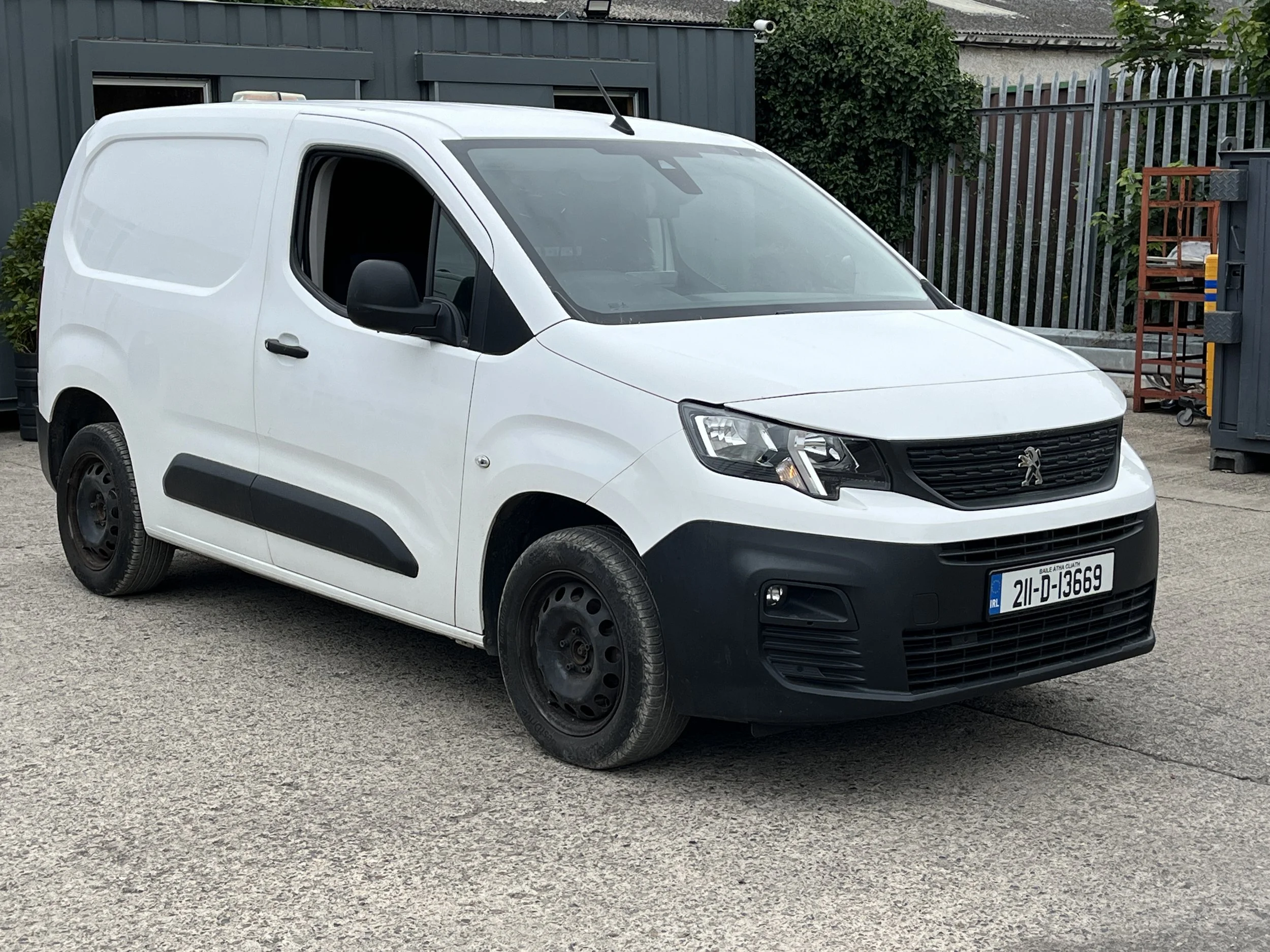 2021 Peugeot partner 142KM SOLD