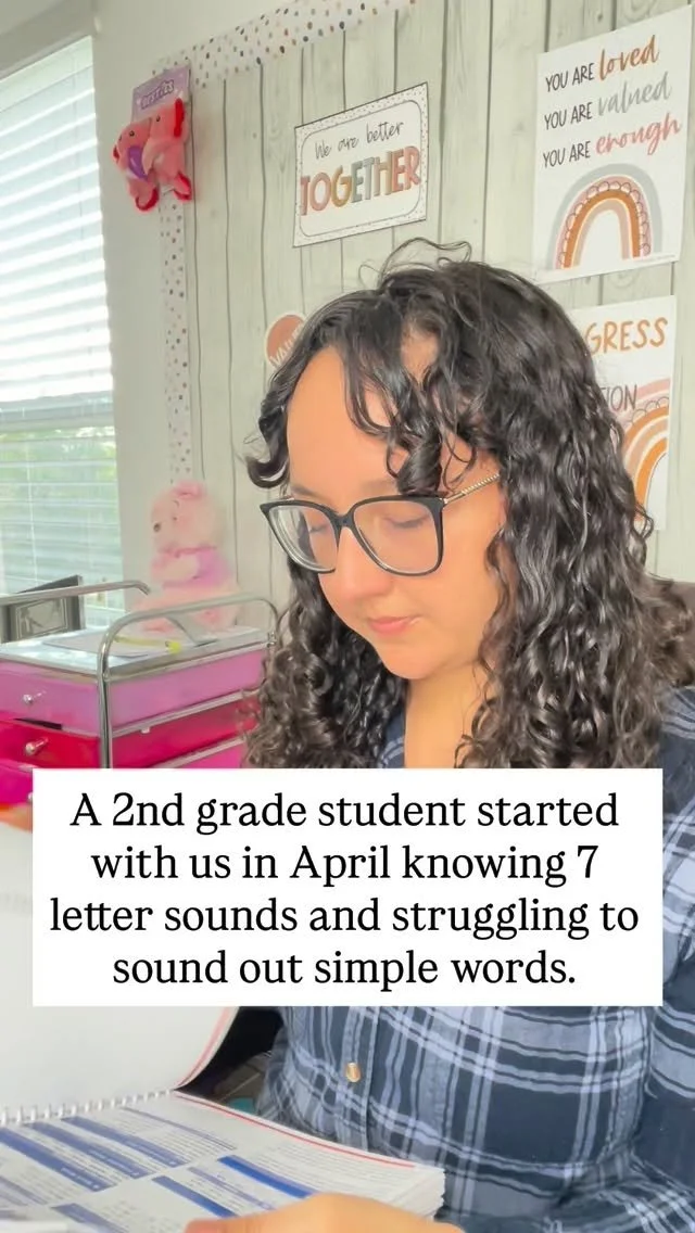 Watching this 2nd grader go from guessing words to reading confidently still makes me smile 💛 
With the right support, encouragement, and consistent practice, kids CAN gain the skills and confidence to love reading.
👉🏼 If your child is still str