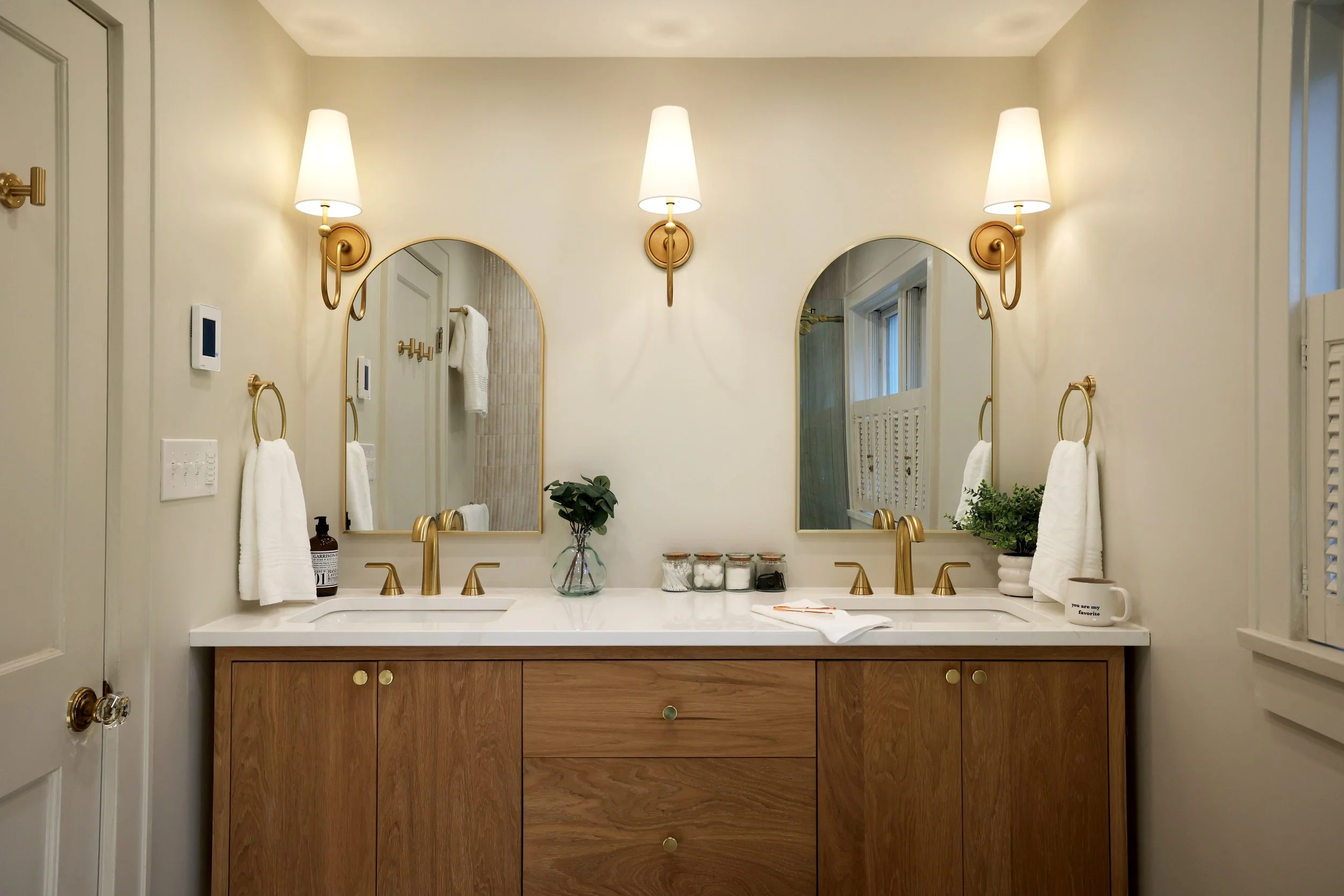 The Soft Neutral Bath