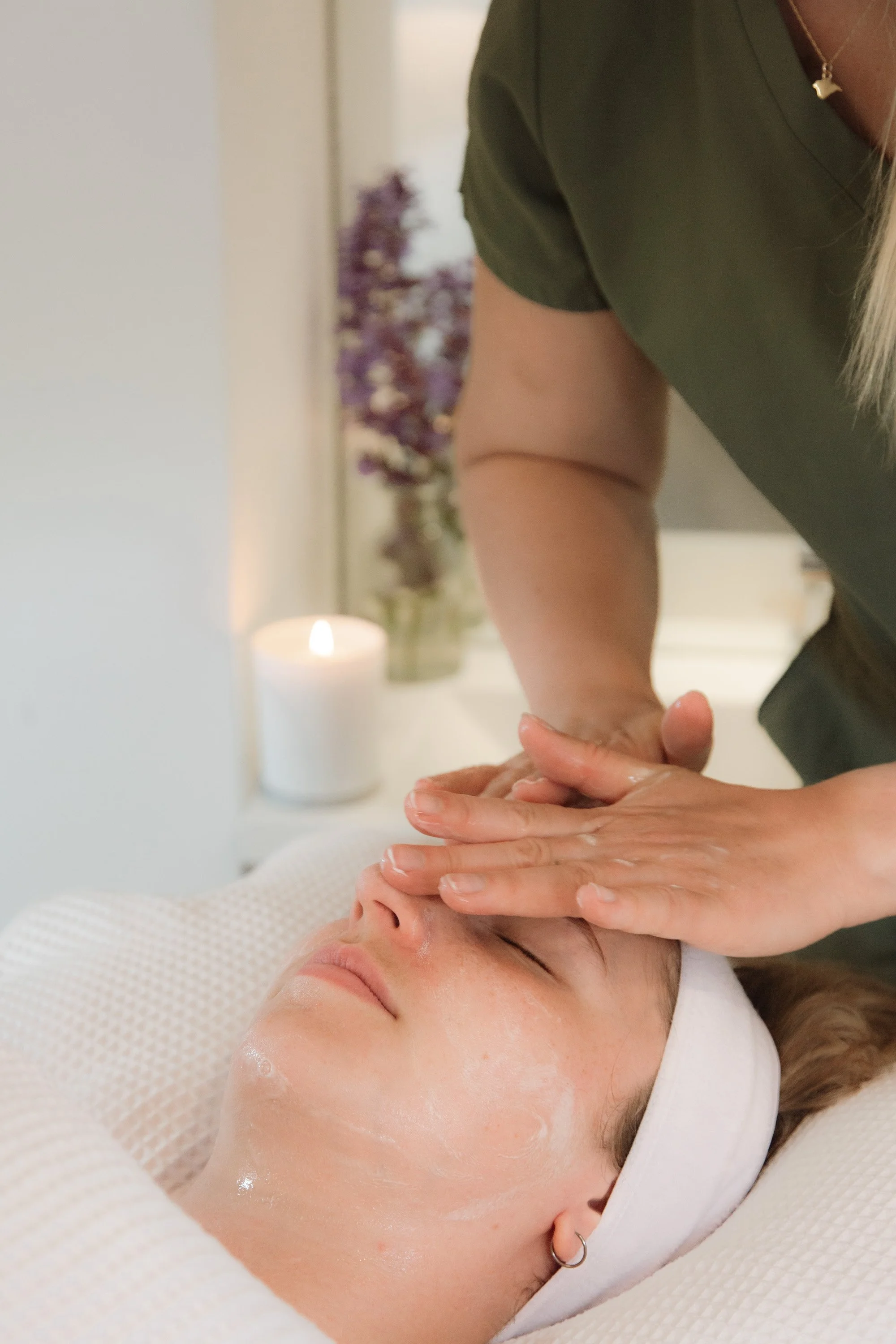 relaxing-spa-facial-treatment-isle-of-wight