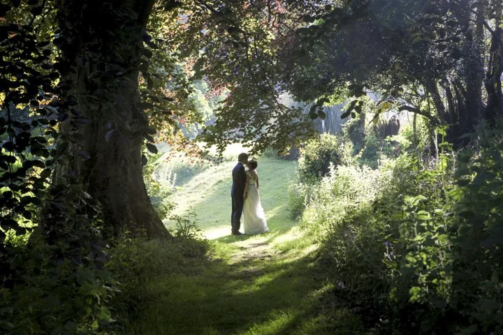 How to Handle a Hot Summer Wedding (Without Melting!)