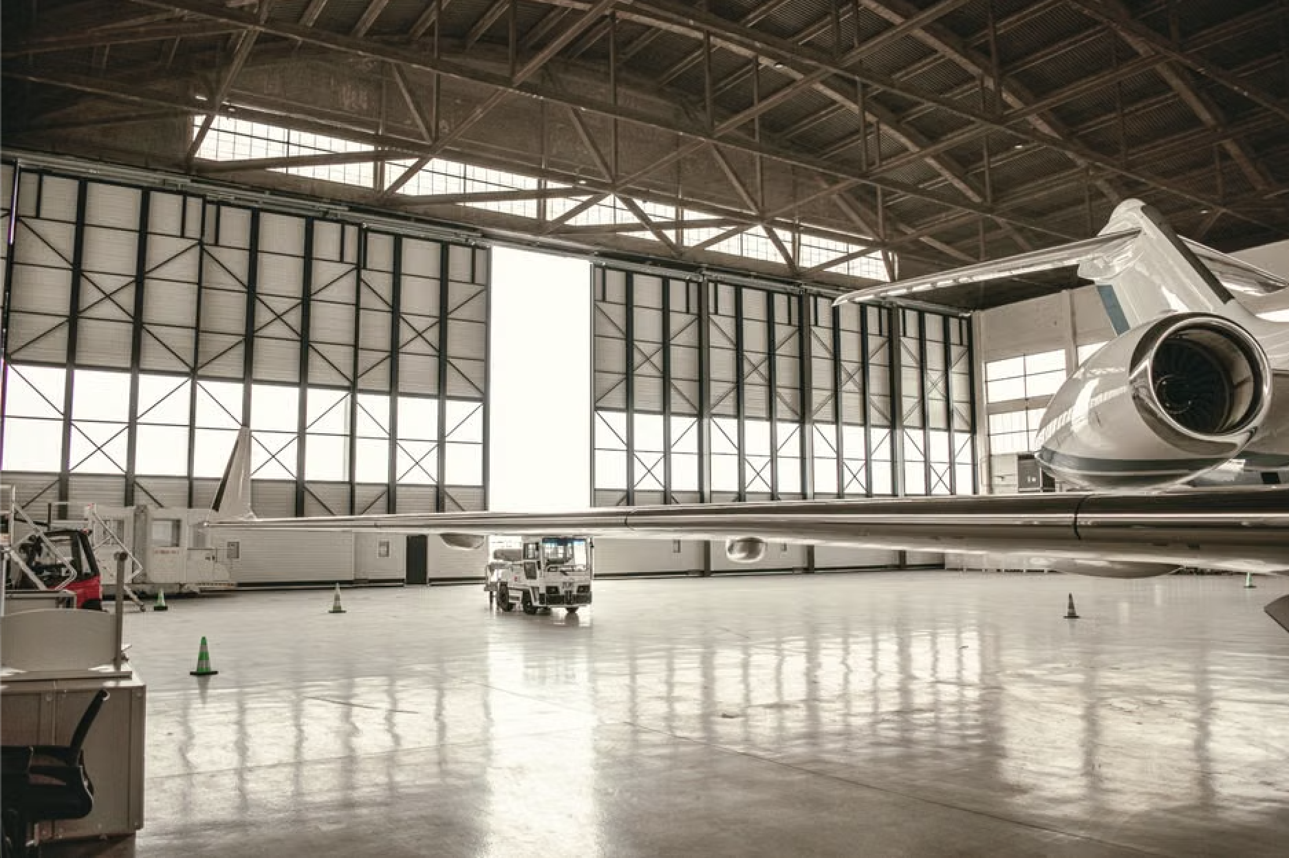 Networking at 0 Feet is the Ultimate Hangar Guide