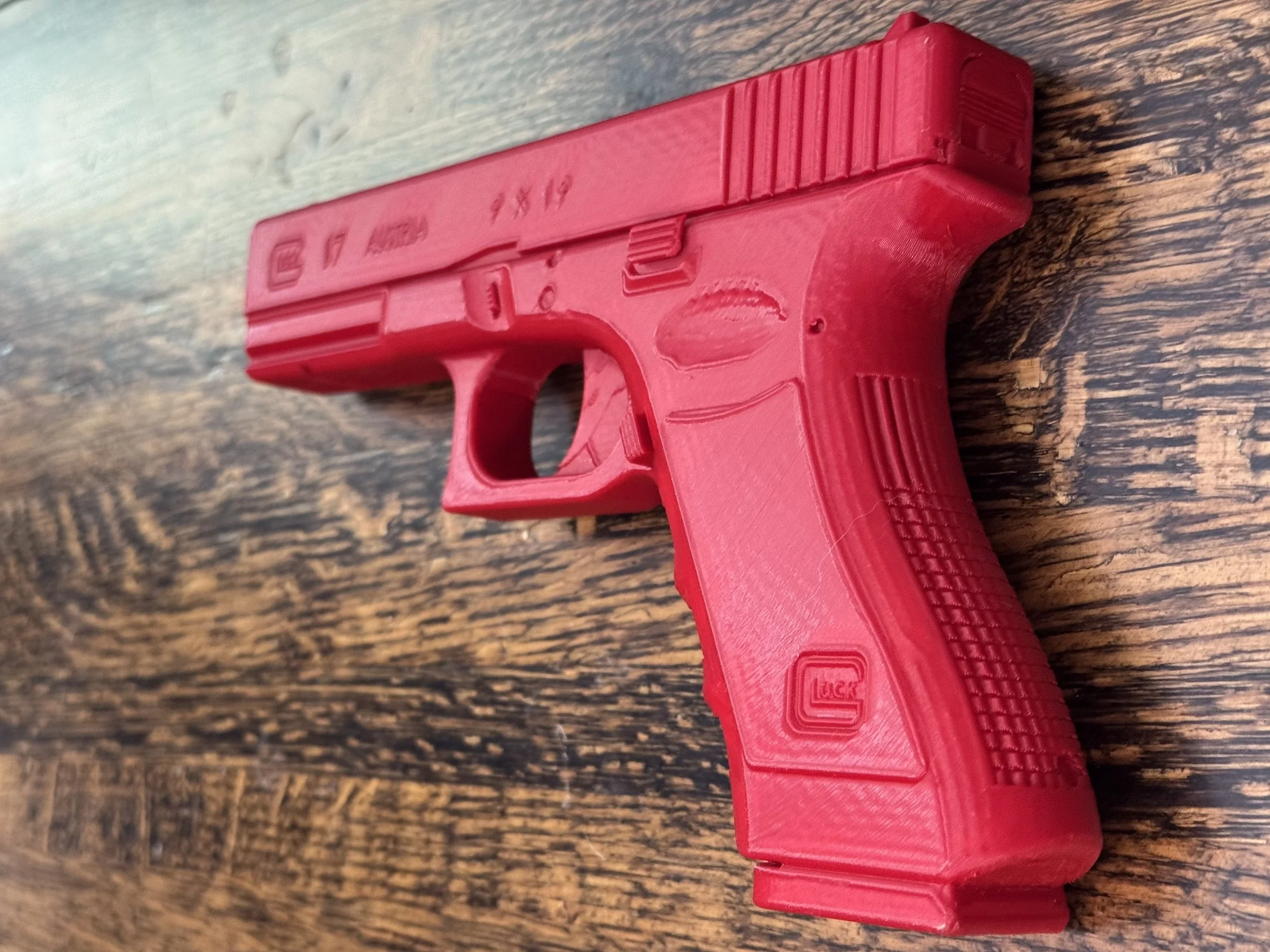 Full-weight Glock 17 Gen 3 replica, solid 3D-printed training gun, 1:1 scale model, holster fit test aid, dry fire practice Glock, realistic Glock 17 dummy gun