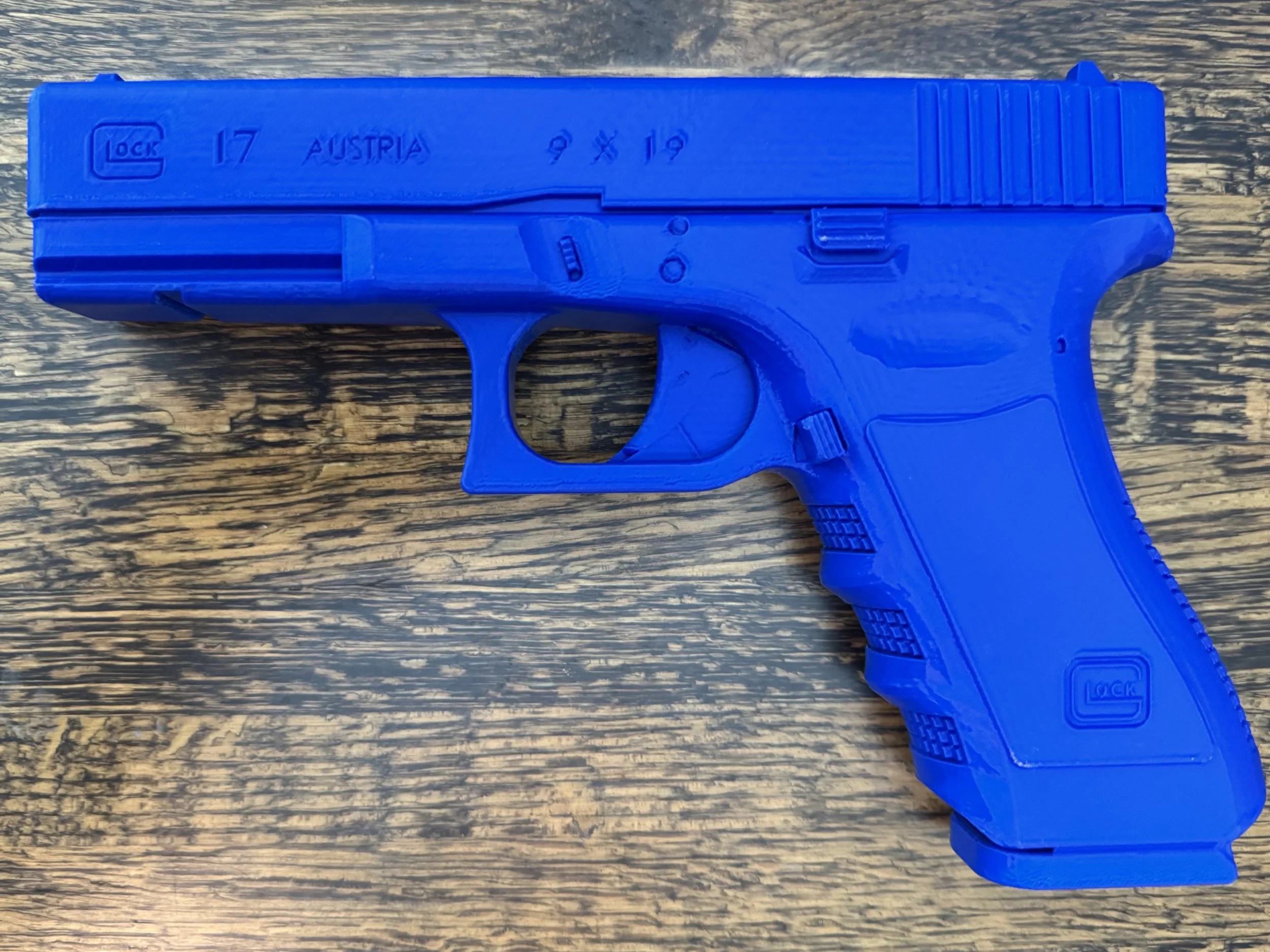 Full-weight Glock 17 Gen 3 replica, solid 3D-printed training gun, 1:1 scale model, holster fit test aid, dry fire practice Glock, realistic Glock 17 dummy gun