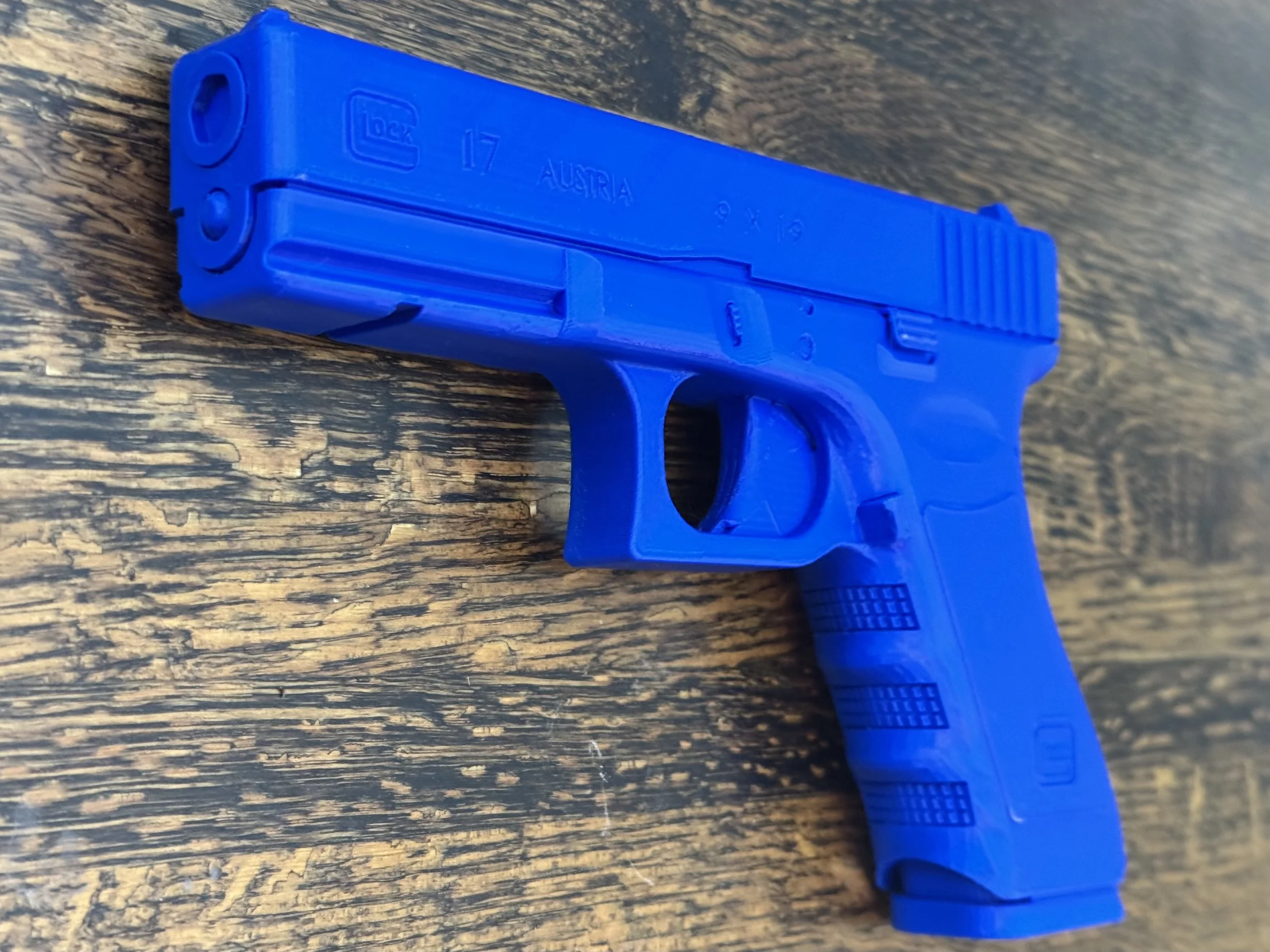Full-weight Glock 17 Gen 3 replica, solid 3D-printed training gun, 1:1 scale model, holster fit test aid, dry fire practice Glock, realistic Glock 17 dummy gun