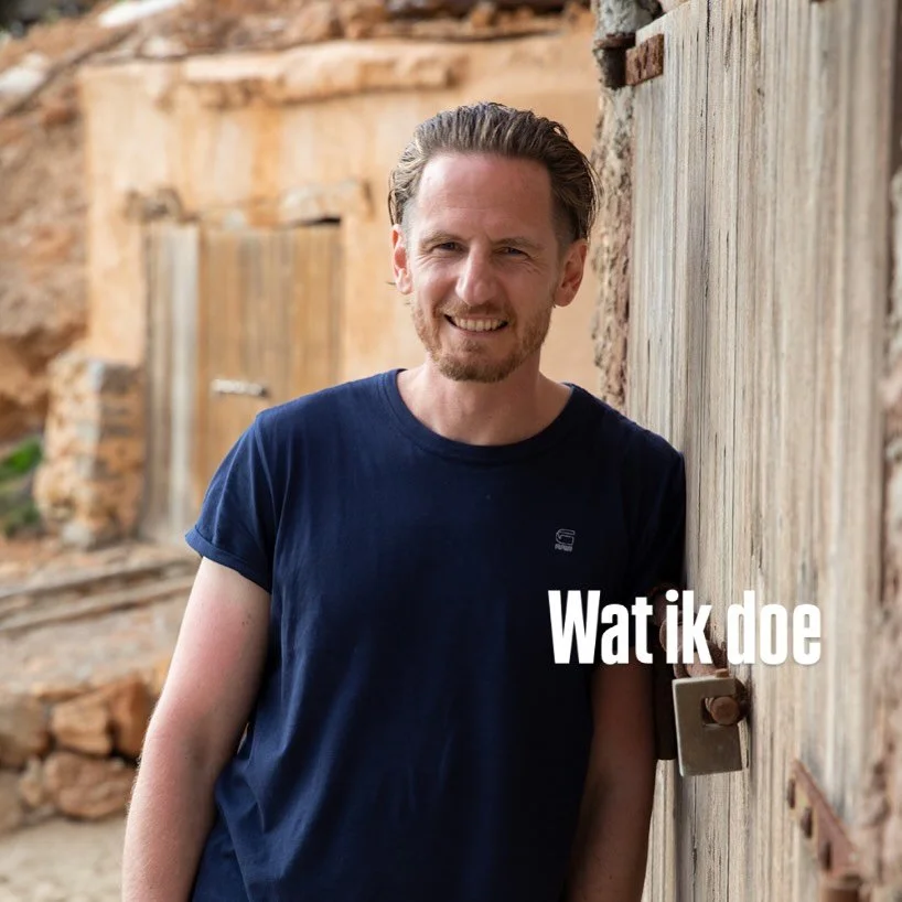 // Wat ik doe

Welkom op deze mooie maandagmorgen.
Mijn naam is Sjoerd en in mijn werk begeleid ik mannen naar meer verbinding in hun bestaan.

= Wat doe je!?

Ik begeleid mannen naar meer verbinding in hun bestaan. Eigenlijk komt het er op neer dat 