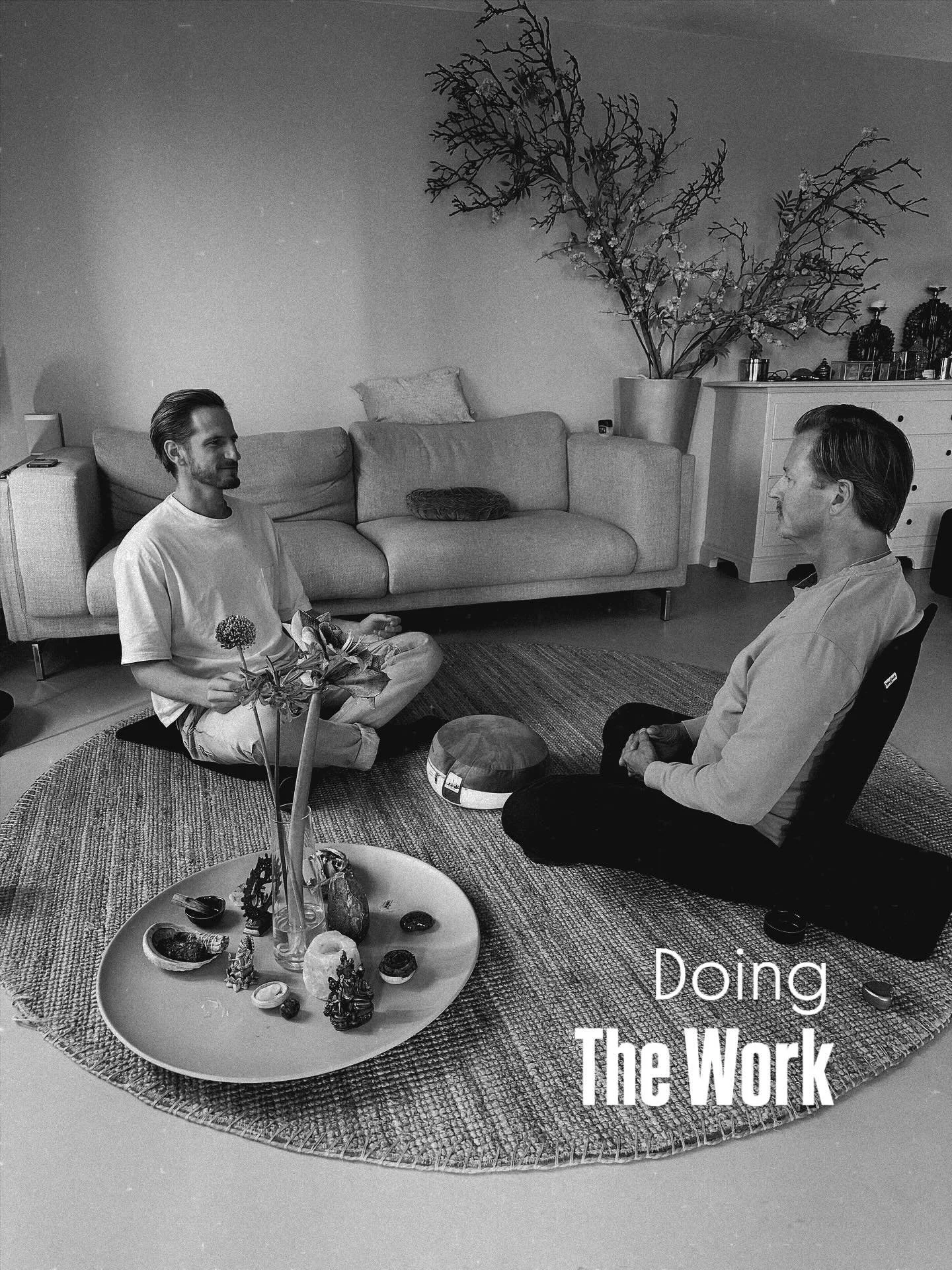 //Doing the work

Het loopt niet. Het beste retreat ter wereld, het mooiste eiland en de beste foto&rsquo;s. Maar we zijn nog een maand voor tijd en het loopt niet. Niet zoals we hadden gedacht. Geen wachtlijst en extra bedjes bij zetten. Geen pieter