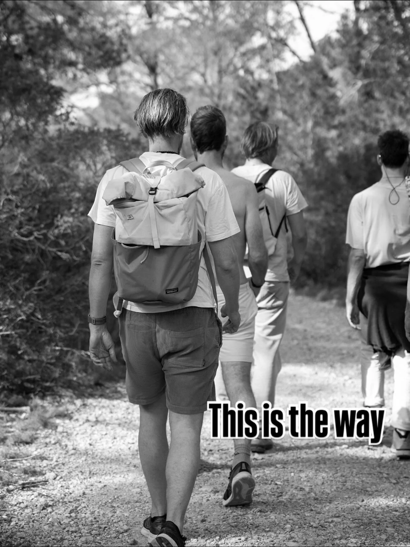 //This is the way
Ik twijfel weleens. Is dit wel de juiste weg? Heeft het echt wel zin? Al die therapie, coaching, dure trainingen en retreats. Het is zo moeilijk vast te pakken. Geen huis dat je hebt gebouwd. Geen deurklink om vast te pakken. Slech