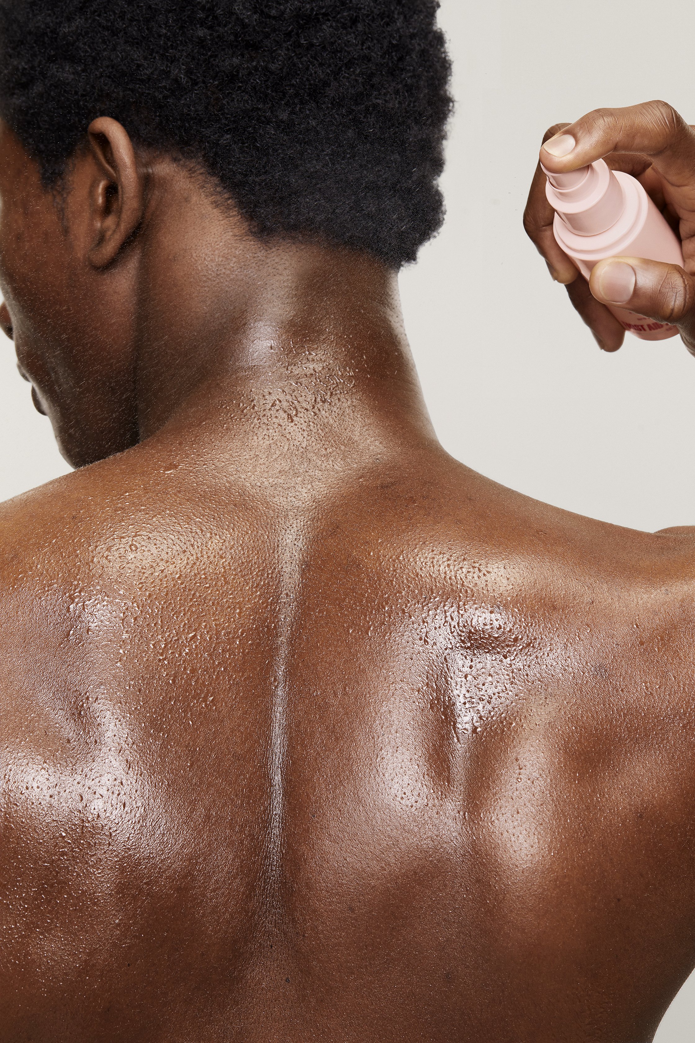 ACNE _BODYSPRAY-Model_08..jpg