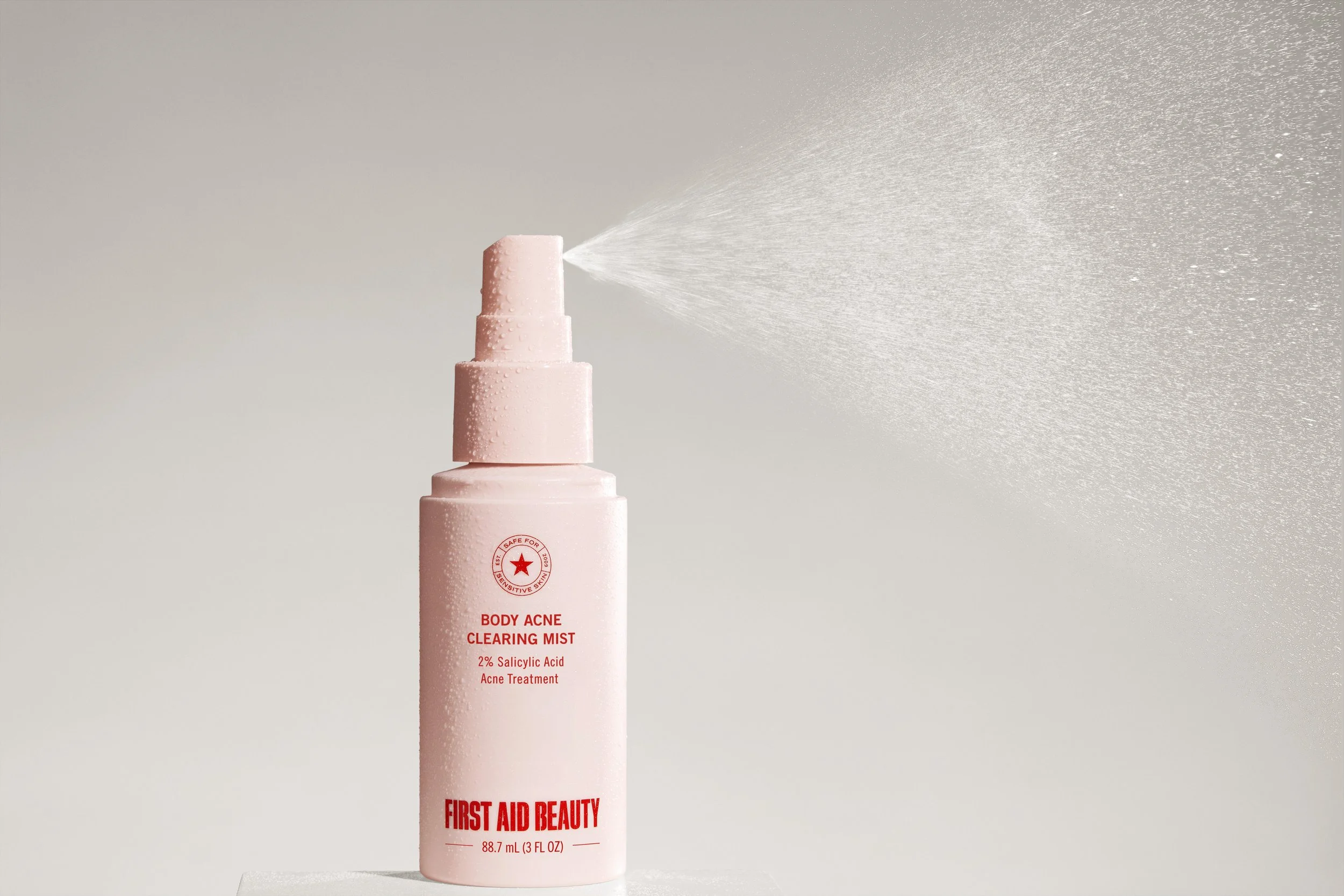 ACNE_BODYSPRAY-still_02.jpg