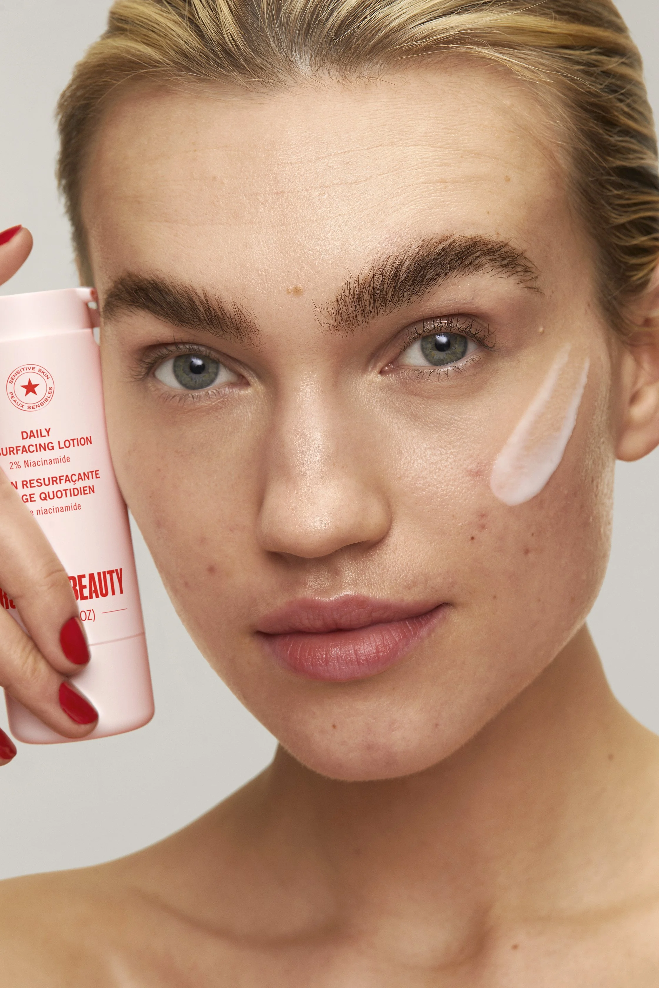 ACNE_LOTION-Model_04.jpg