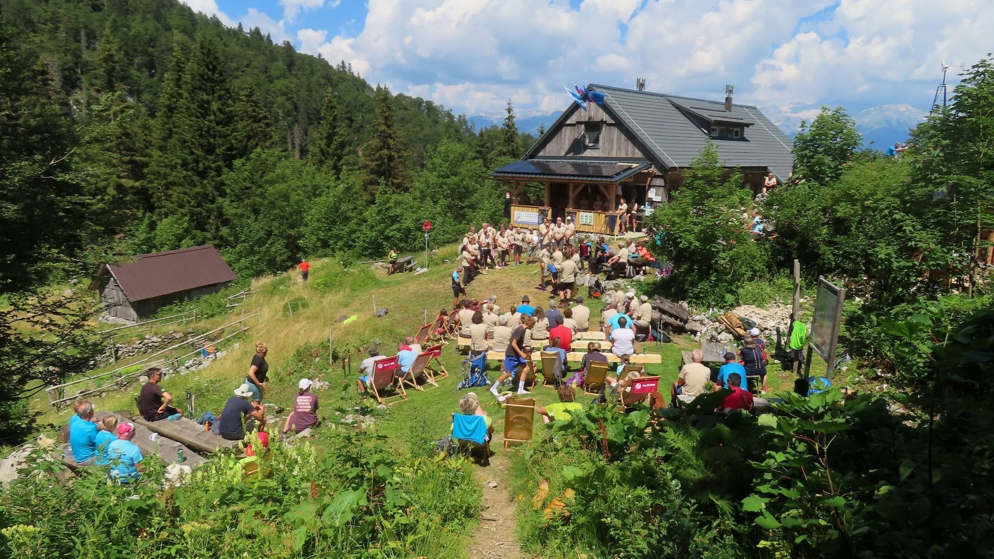 Utrinki iz praznovanja 20. obletnice prenove Orožnove koče