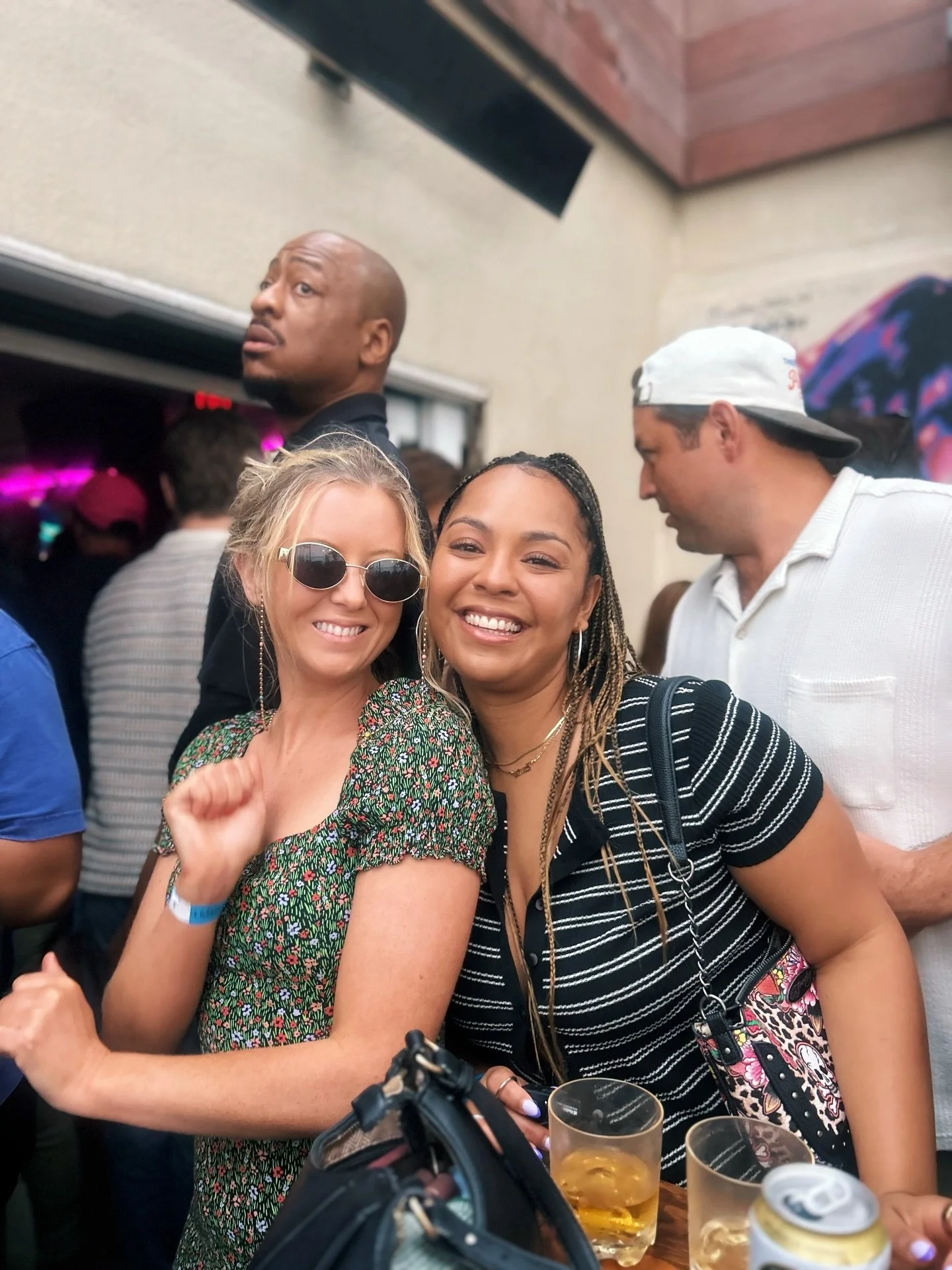 Spring forward, art crawl back. ✍🏻 Baywatch ahead. 💖
March in Venice was hot. We certainly broke some records in LA. 

Shoutout to @thevenicefest @lacityparks @veniceartcrawl @venicechamber + many more for everything they do behind the scenes to ma