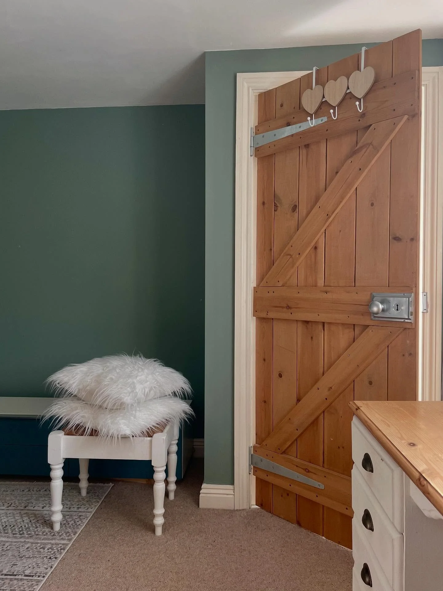 In love with this shade of green from @dunelmuk in the shade #lilypad it&rsquo;s just the right tone for a calm peaceful bedroom palette, and pairs perfectly with this leafy voile 🍃 #cottagebedroom #voilesareback #naturepatterns #greenforcalmmind
