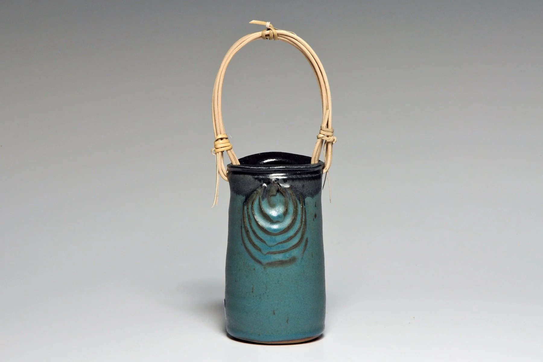 Vase with handle_0443.jpg