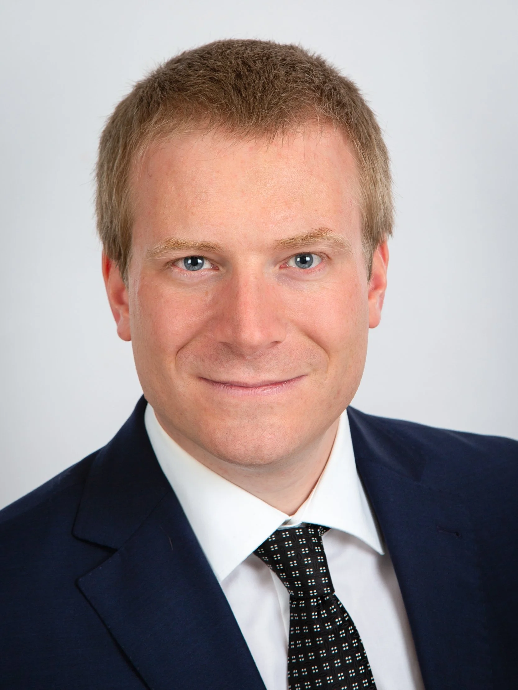 studio_headshot_photo-de-profil_cv B-2.jpg