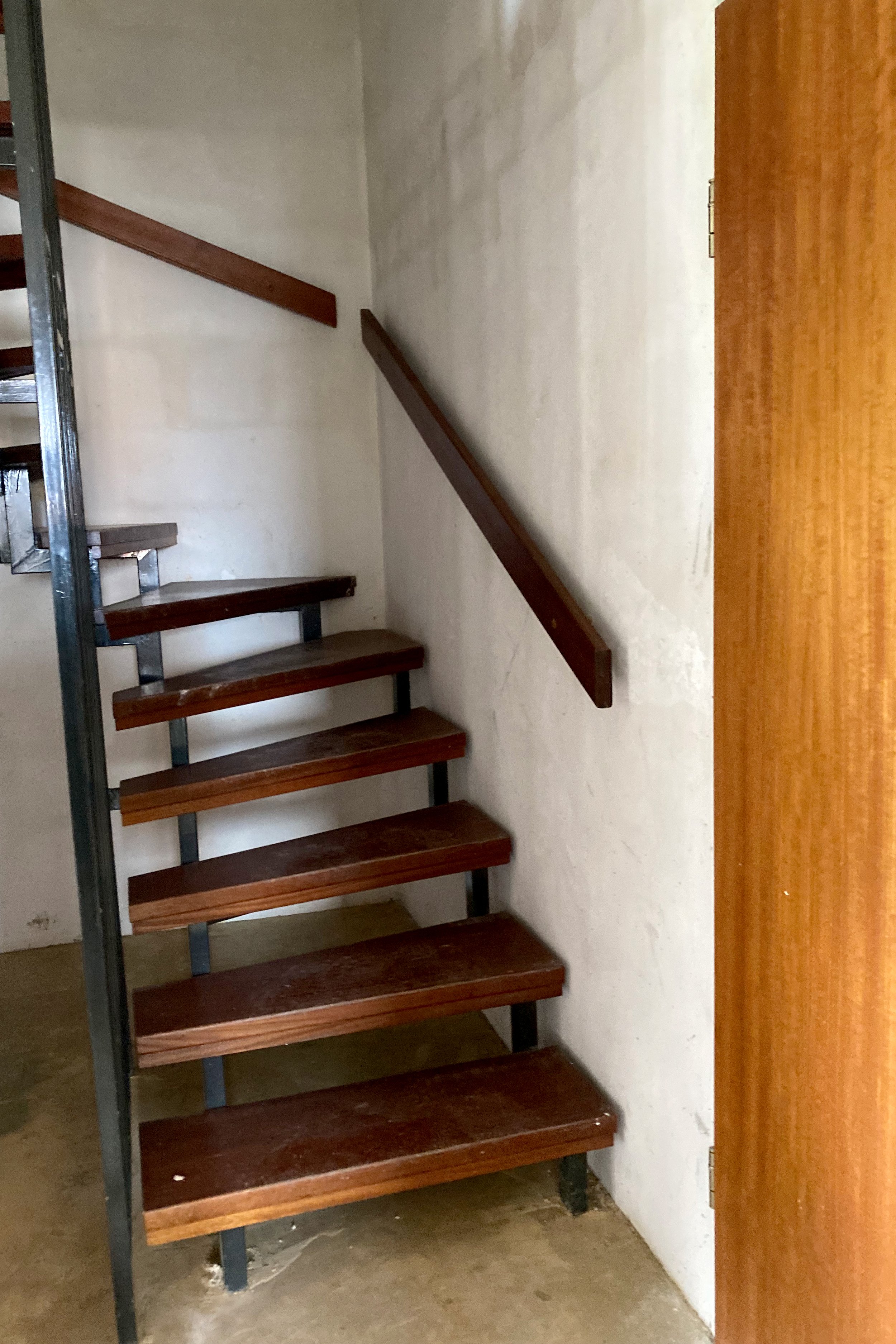 treppe vorher.jpg