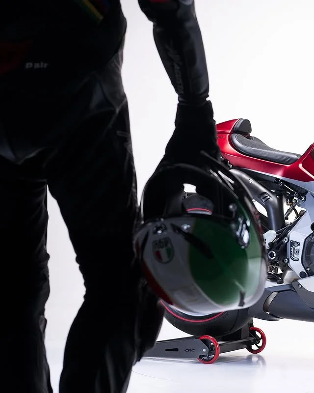 &Eta; &tau;έ&chi;&nu;&eta; έ&chi;&epsilon;&iota; &tau;&eta; &delta;&iota;&kappa;ή &tau;&eta;&sigmaf; &delta;ύ&nu;&alpha;&mu;&eta;. &Kappa;ά&theta;&epsilon; MV Agusta &epsilon;ί&nu;&alpha;&iota; &omicron; &tau;έ&lambda;&epsilon;&iota;&omicron;&sigmaf;