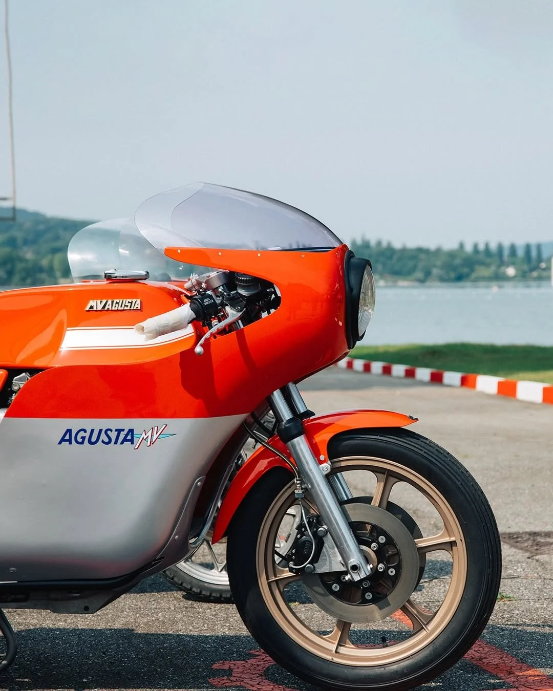 &Eta; &iota;&tau;&alpha;&lambda;&iota;&kappa;ή &upsilon;&pi;&epsilon;&rho;&omicron;&chi;ή &epsilon;ί&nu;&alpha;&iota; &kappa;ά&tau;&iota; &pi;&alpha;&rho;&alpha;&pi;ά&nu;&omega; &alpha;&pi;ό &mu;&iota;&alpha; &alpha;&pi;&lambda;ή &upsilon;&pi;ό&sigma