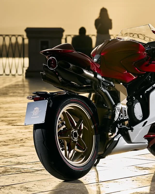 1000 Serie Oro. &Tau;&omicron; &alpha;&pi;ό&lambda;&upsilon;&tau;&omicron; &delta;&epsilon;ί&gamma;&mu;&alpha; &iota;&tau;&alpha;&lambda;&iota;&kappa;ή&sigmaf; &phi;&iota;&nu;έ&tau;&sigma;&alpha;&sigmaf; &kappa;&alpha;&iota; &mu;&eta;&chi;&alpha;&nu;