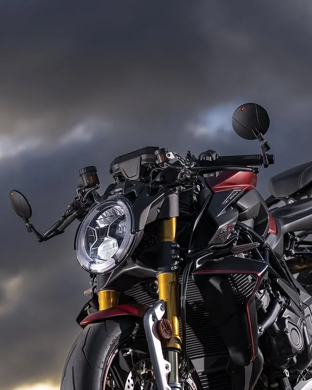 &Eta; Brutale 1000 RR &epsilon;ί&nu;&alpha;&iota; &omega;&mu;ή &epsilon;&nu;έ&rho;&gamma;&epsilon;&iota;&alpha;. 208 ί&pi;&pi;&omicron;&iota;, &iota;&tau;&alpha;&lambda;&iota;&kappa;ή &tau;ό&lambda;&mu;&eta; &kappa;&alpha;&iota; &alpha;&nu;&epsilon;&