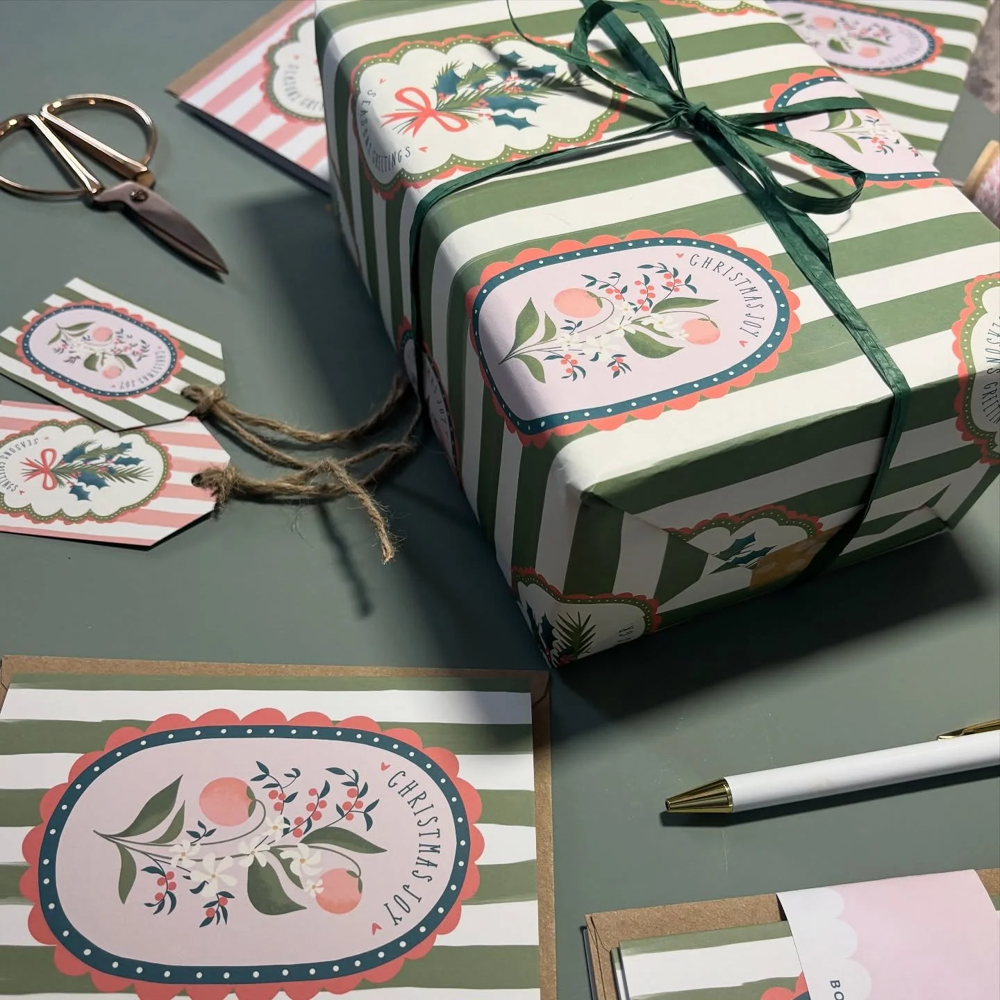 This behind-the-scenes pic got a lot of love on stories so I thought it deserved a place on the grid! Beautiful botanical Christmas cards, Christmas paper and tags. All available on the website for those early birds 🌲✨

#bts #christmas #christmascar