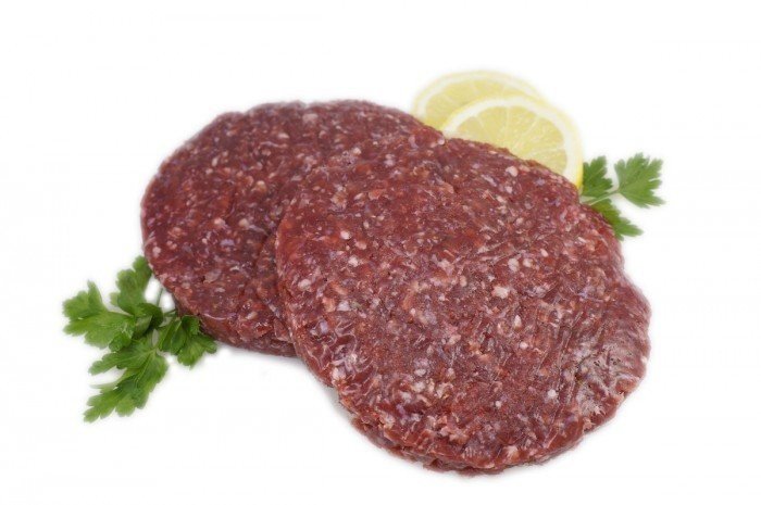Hamburguesa ternera con queso de cabra y cebolla caramelizada.