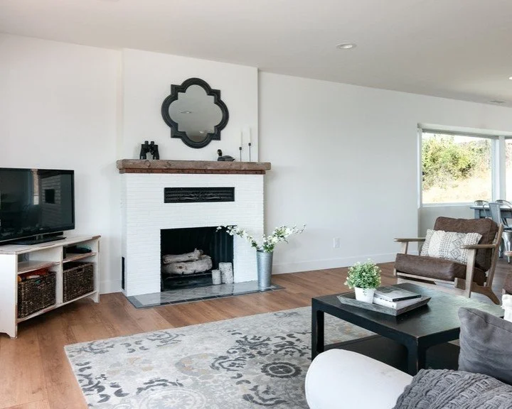 A timeless fireplace glow-up ✨