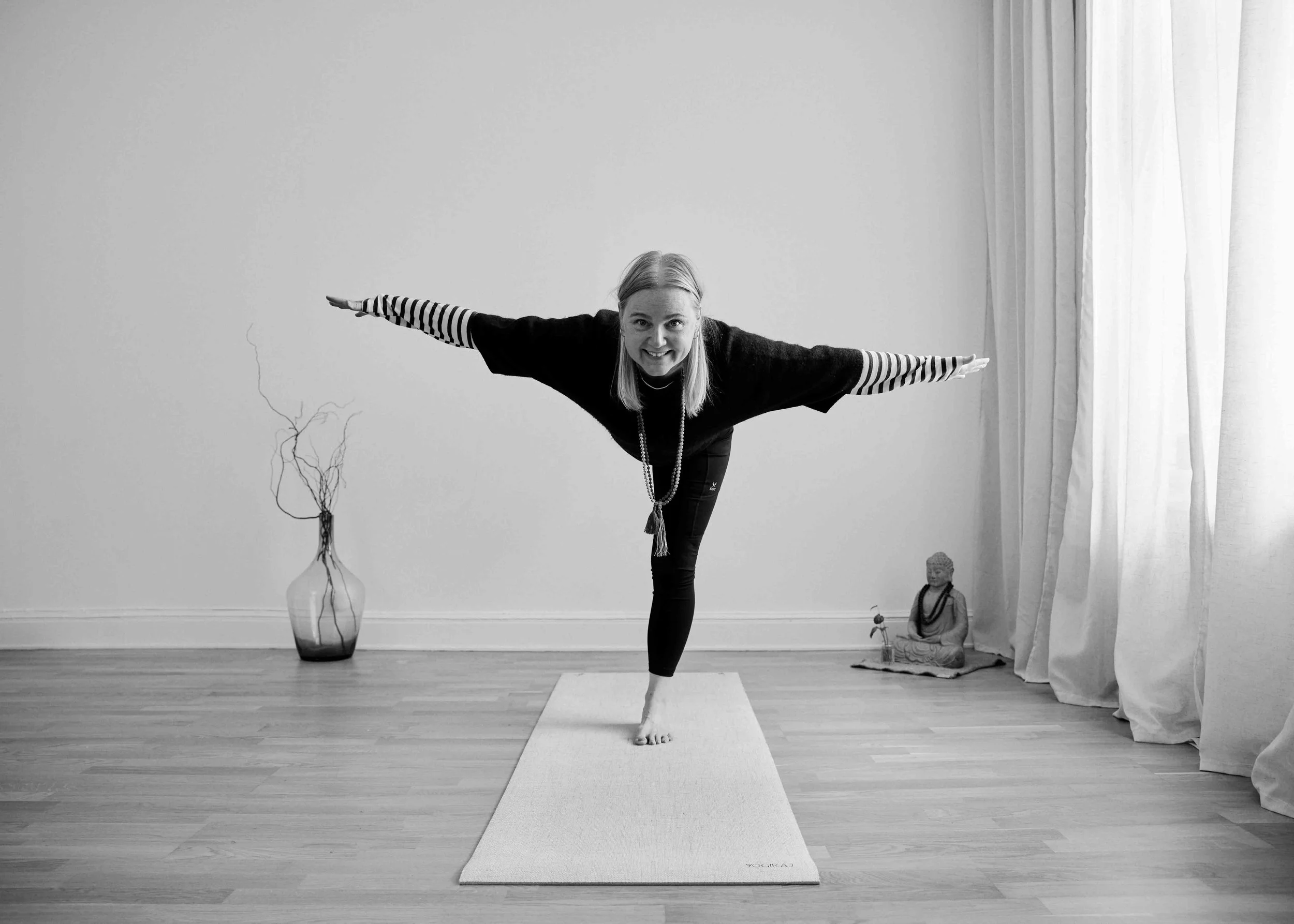 260923Jenny_HOMEyoga3301_lo.jpg